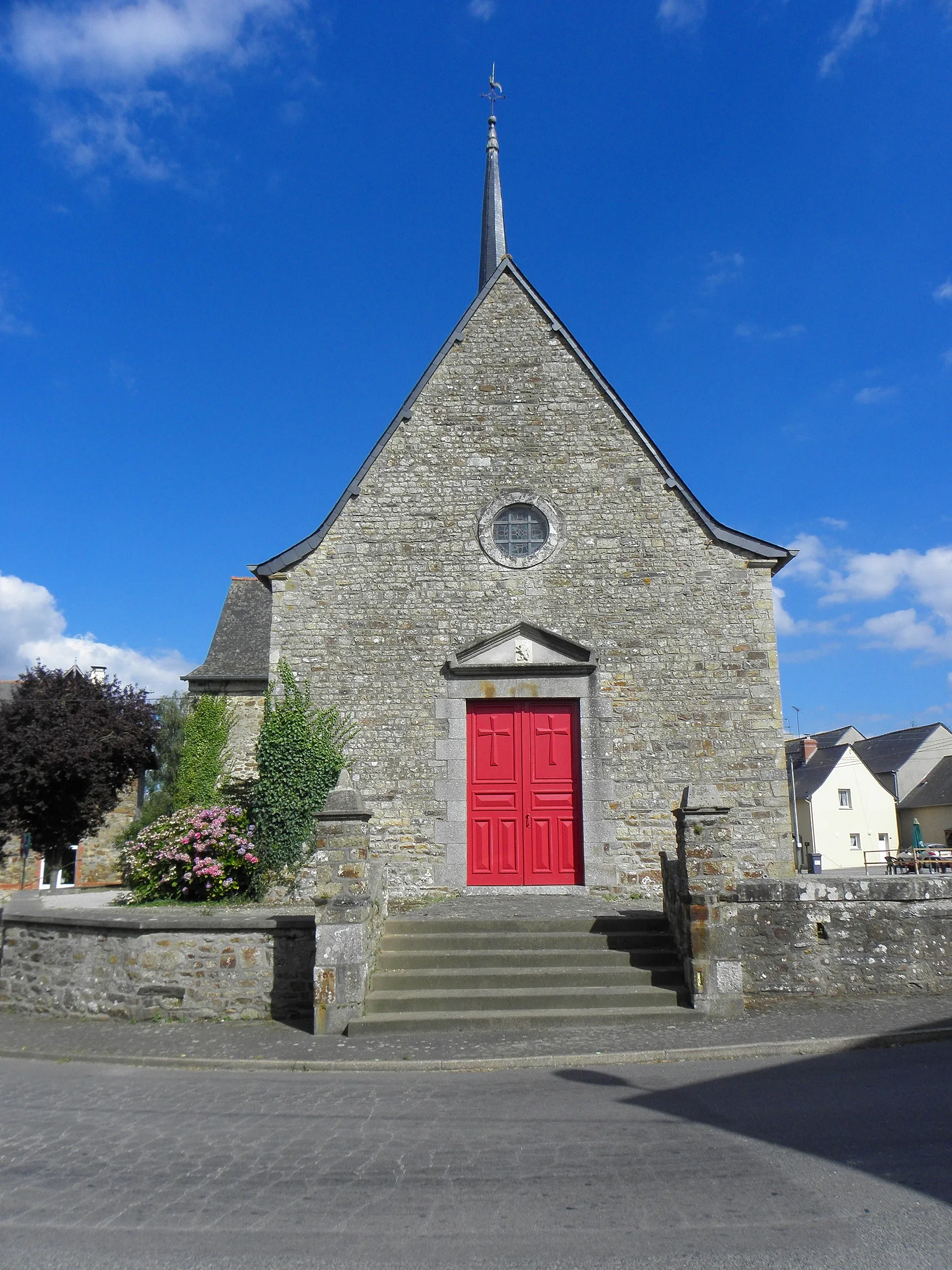 Photo showing: Église Saint-Pierre de Chancé (35). Façade occidentale.