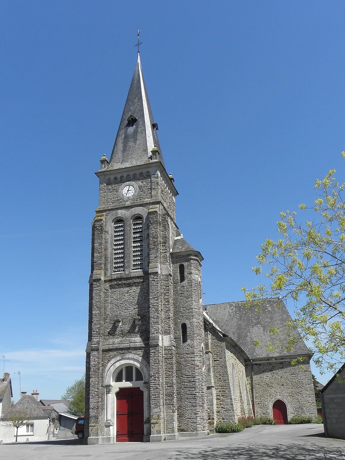 Photo showing: Église Saint-Jacques-le-Majeur de Boistrudan (35). Tour-clocher et façade occidentale.