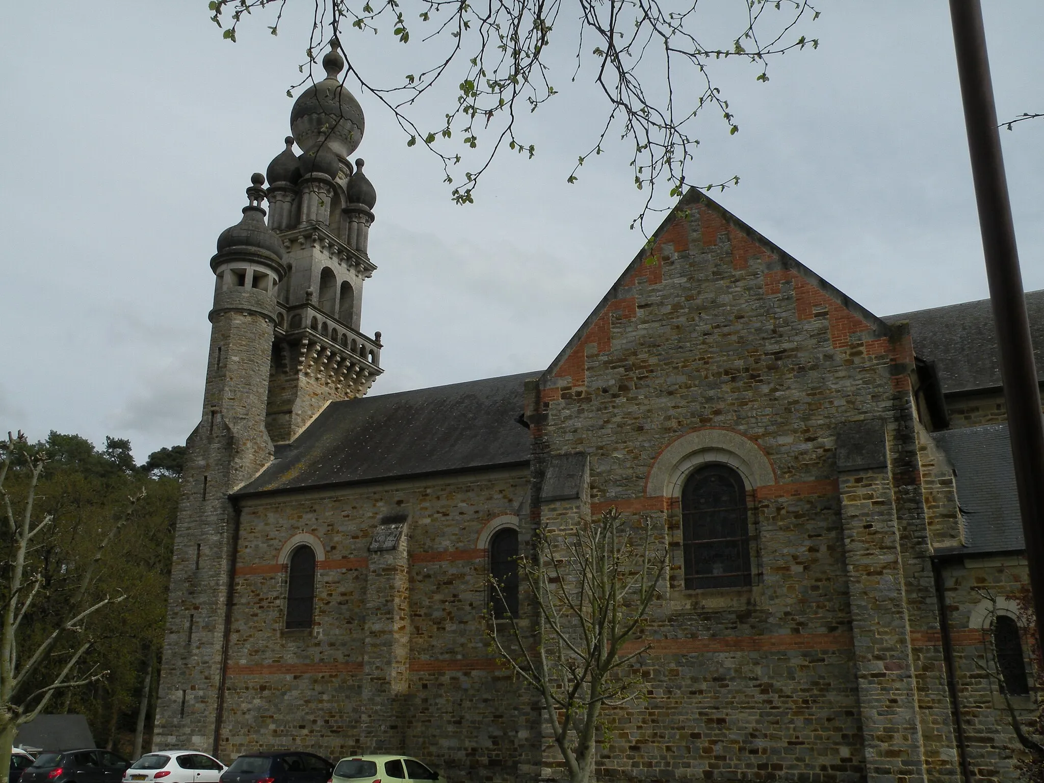 Photo showing: Church of Saint-Senoux.