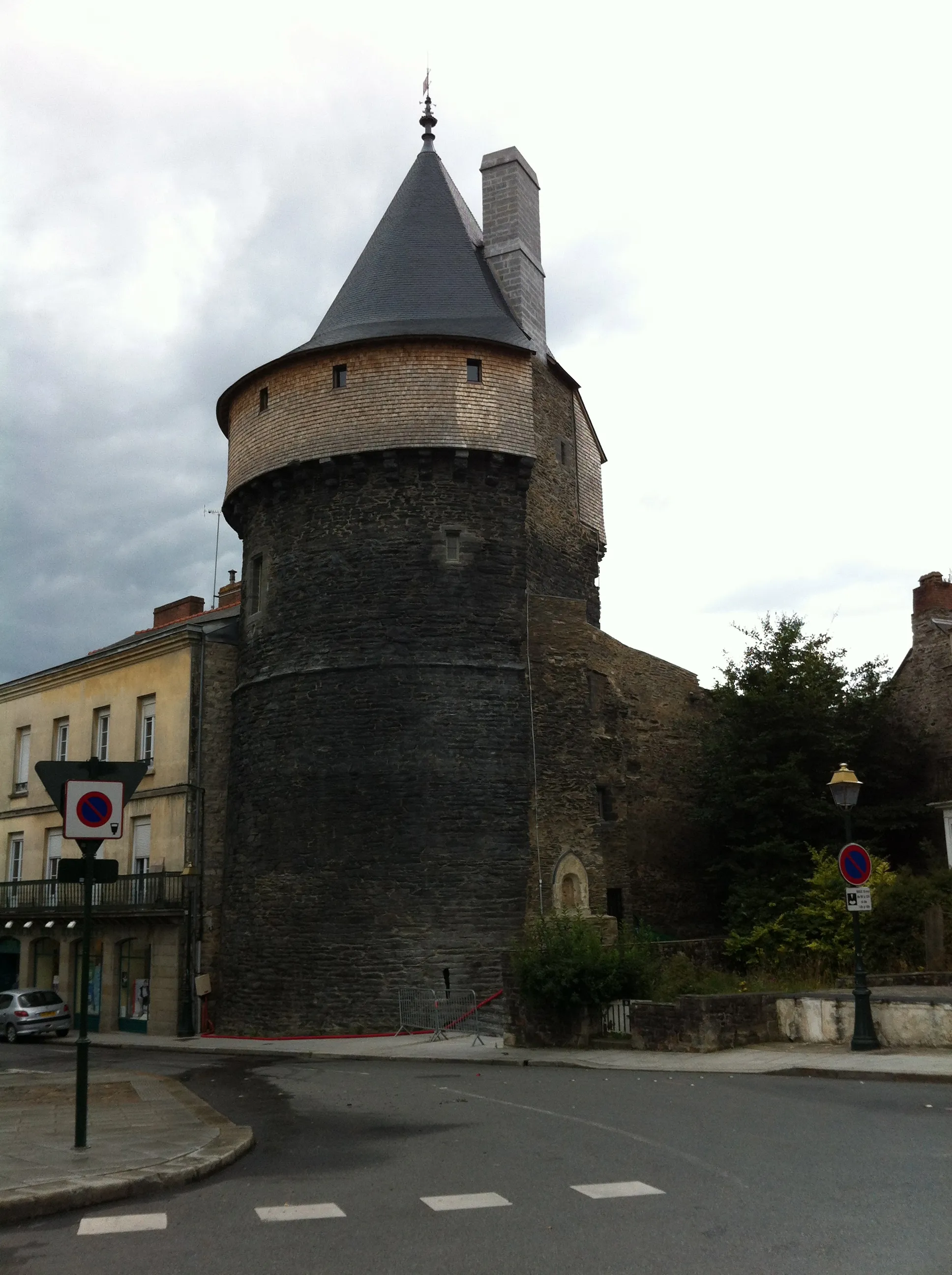 Photo showing: This building is inscrit au titre des monuments historiques de la France. It is indexed in the base Mérimée, a database of architectural heritage maintained by the French Ministry of Culture, under the reference PA00090905 .