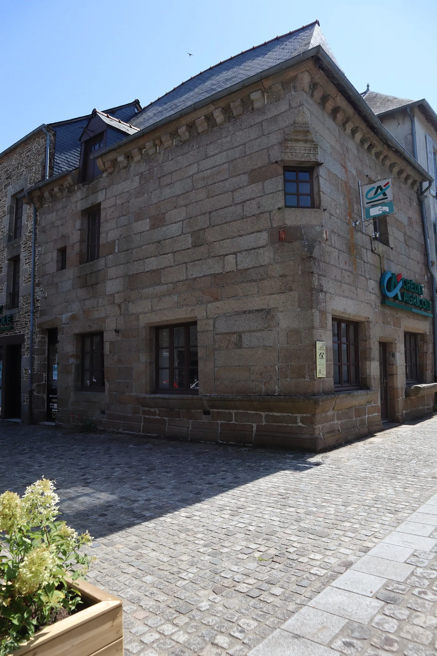 Photo showing: Maison ancienne dite du procureur, place de la poterie, à Bazouges-la-Pérouse (35).
