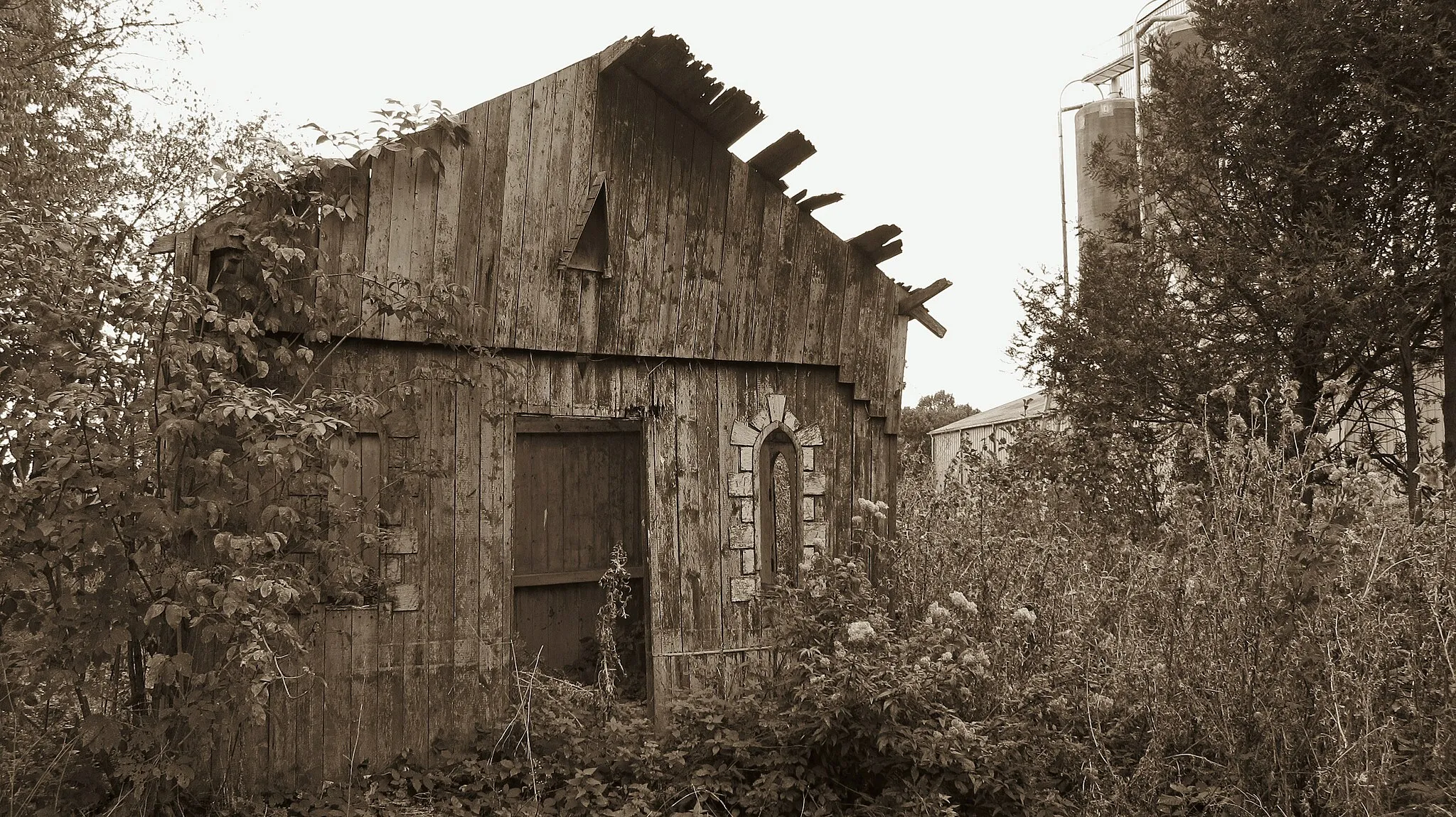 Photo showing: Vitré (Ille-et-Vilaine, Bretagne, France) - Cabane ruinée au Pont d'Étrelles.