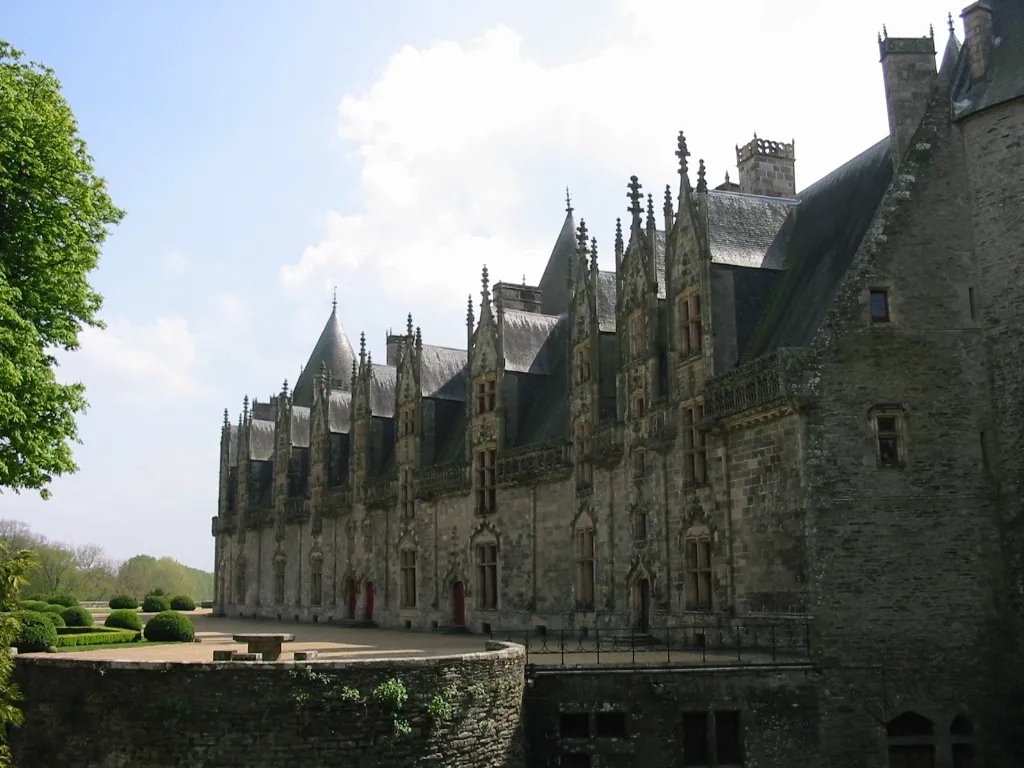 Photo showing: Façade du château de josselin, Morbihan, France.