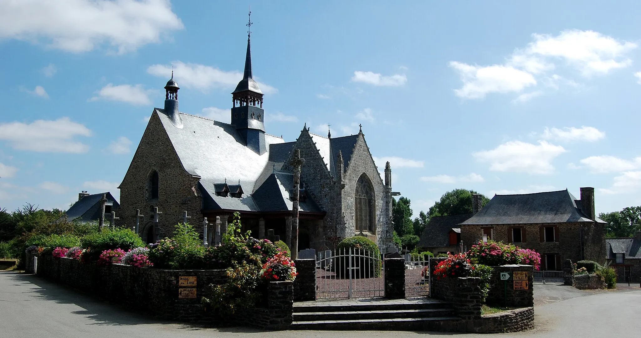 Photo showing: Church and presbytery of Saint-Léry