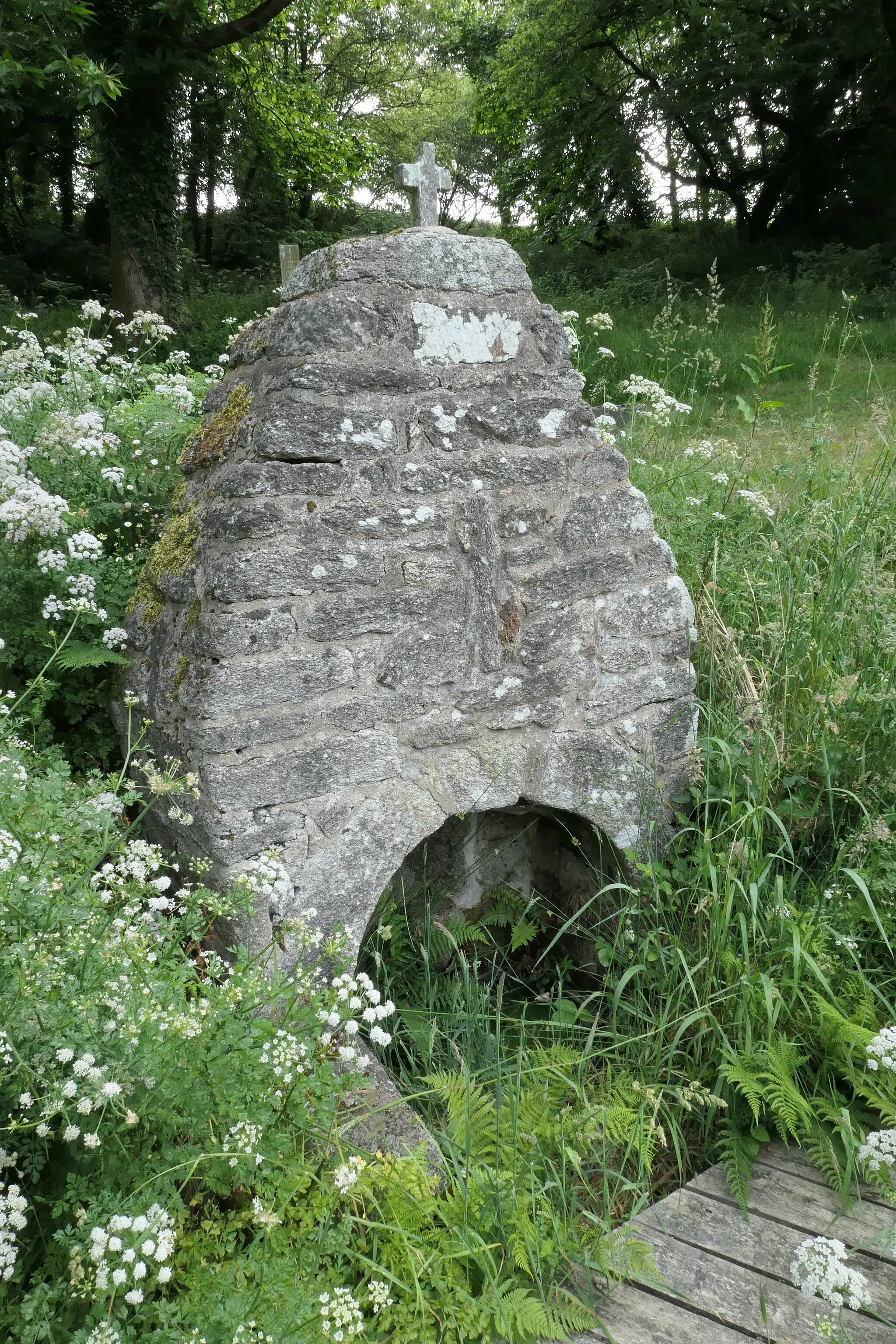 Photo showing: Fountain between Cranuhac and Cadual, in Meucon (Morbihan, France)