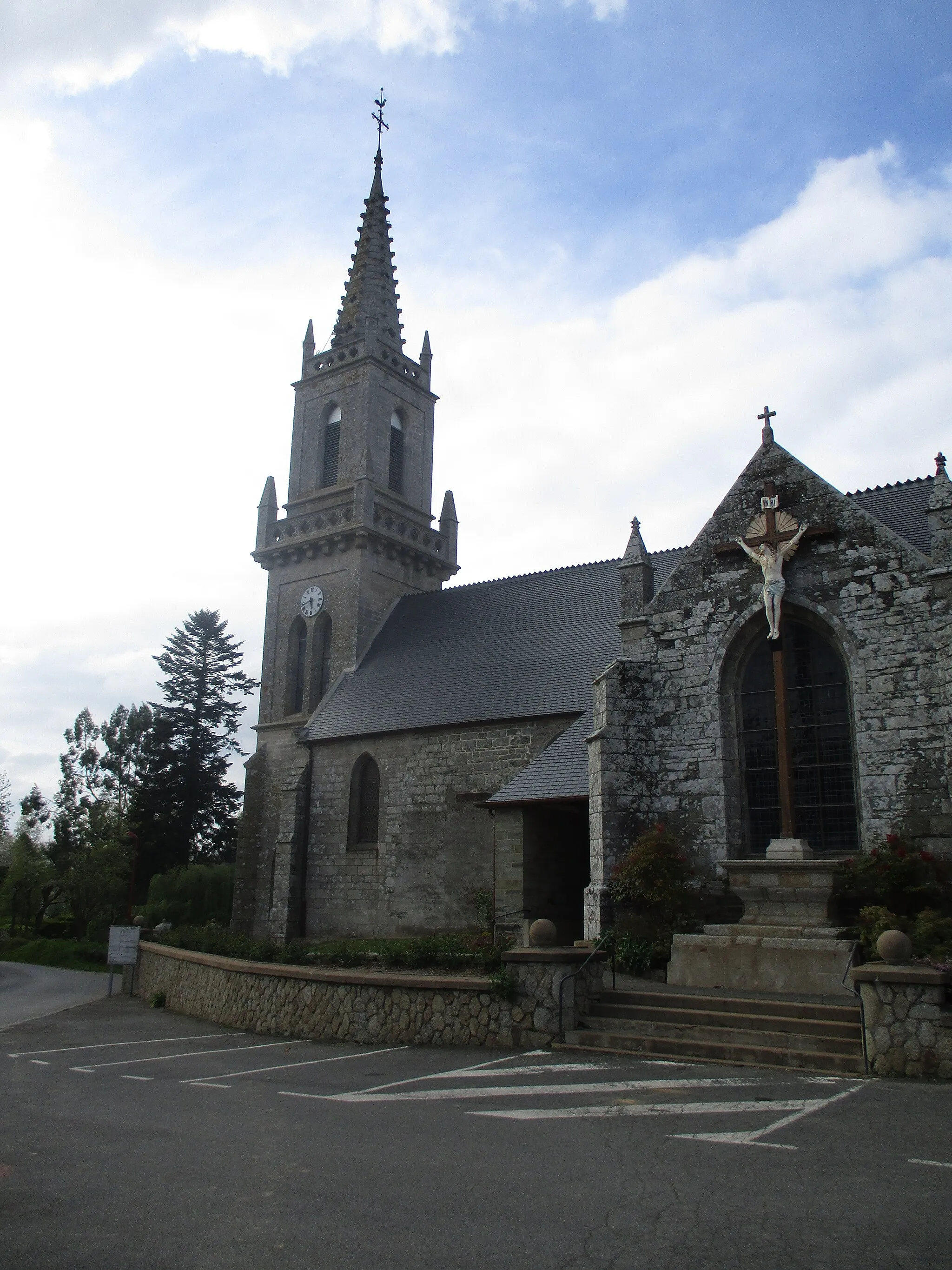 Photo showing: L'église Saint-Pierre et Saint-Paul de Kergrist (56)