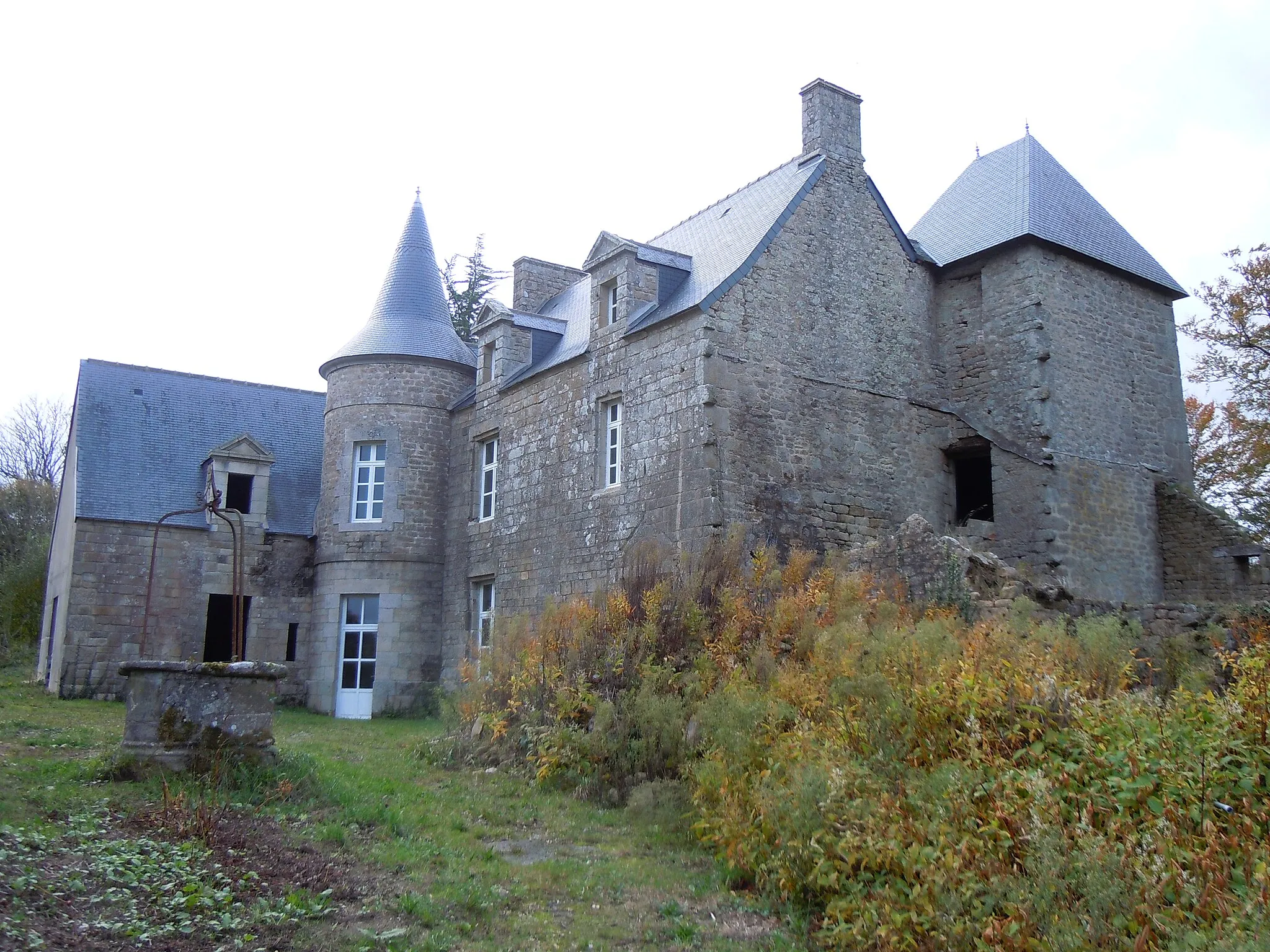 Photo showing: This building is indexed in the base Mérimée, a database of architectural heritage maintained by the French Ministry of Culture, under the reference IA00008327 .