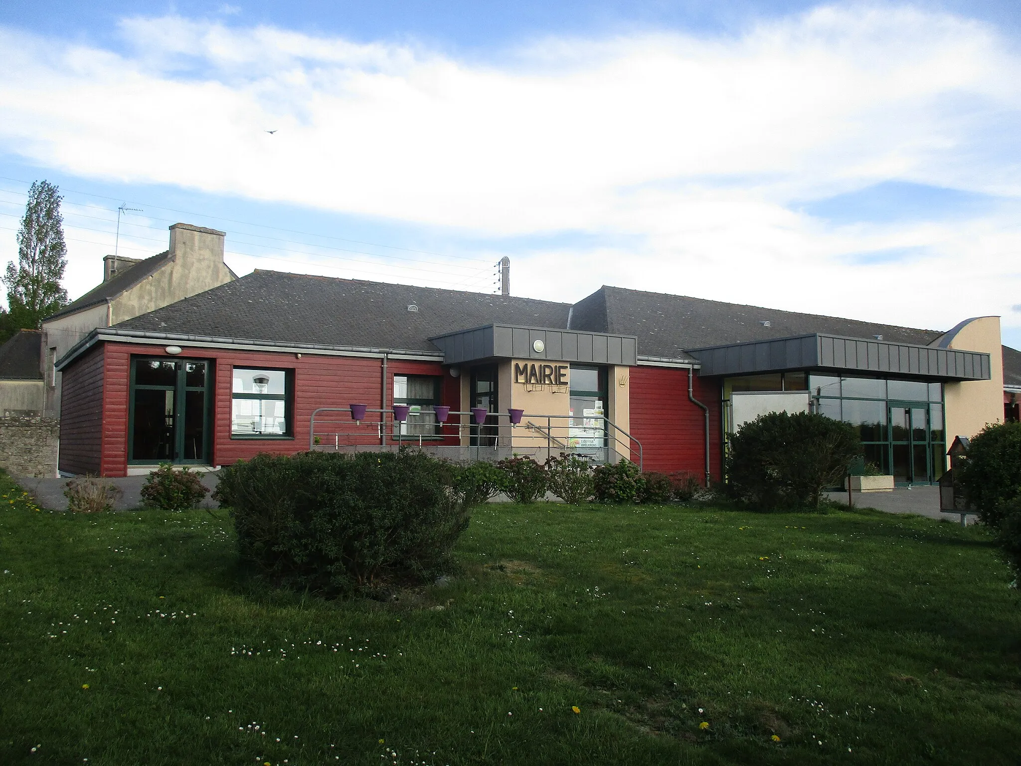 Photo showing: La mairie de Croixanvec (56)