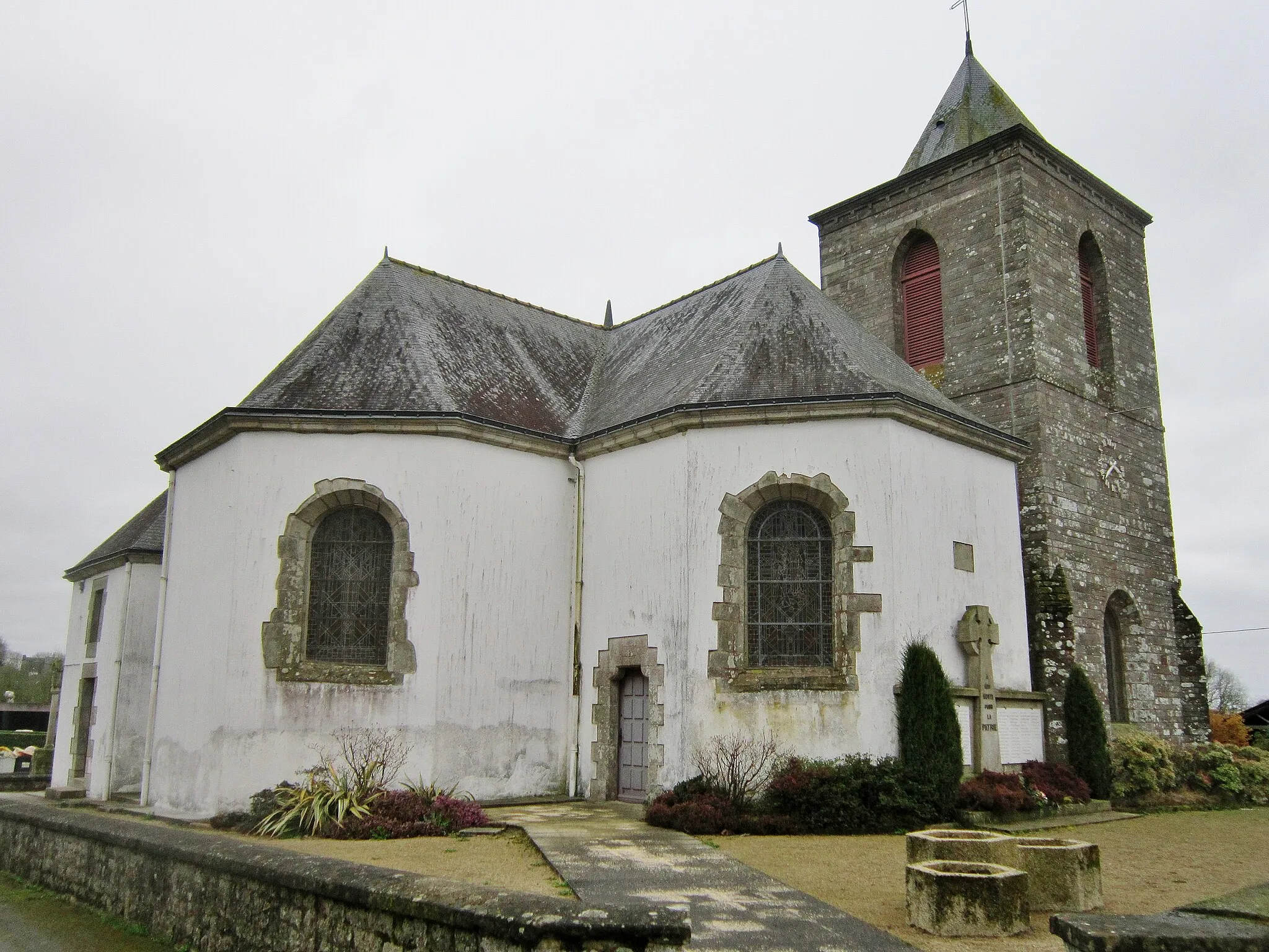 Photo showing: L'église paroissiale Sainte-Julitte de Remungol ː vue extérieure d'ensemble.