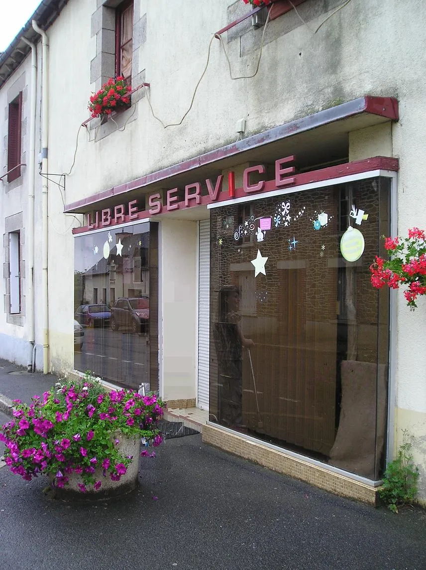 Photo showing: Libre Service in Le Cambout, as pictured July 2008.