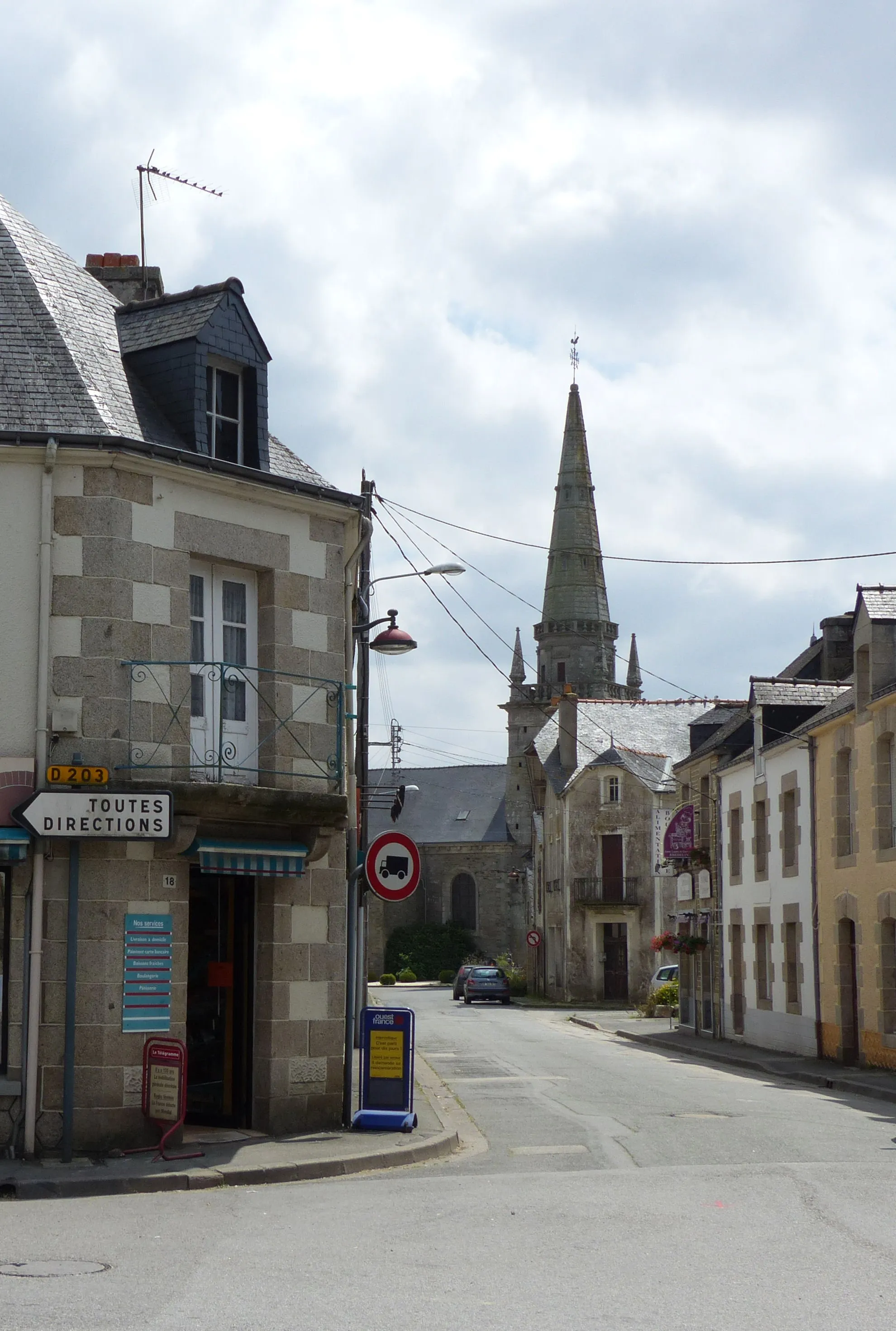 Photo showing: Commune de Naizin, le Bourg, Grand-Rue.