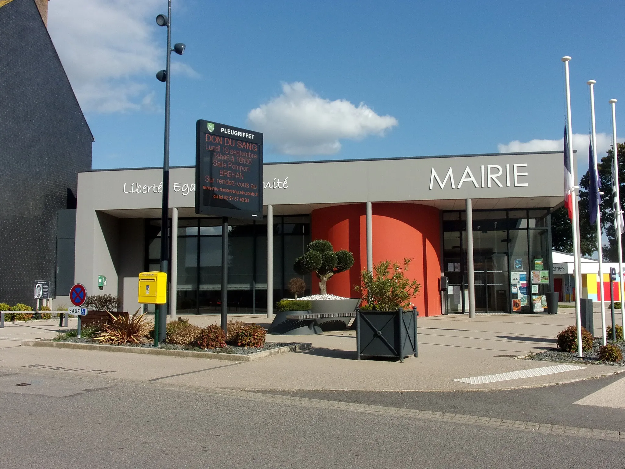 Photo showing: Photographie de la mairie de Pleugriffet.