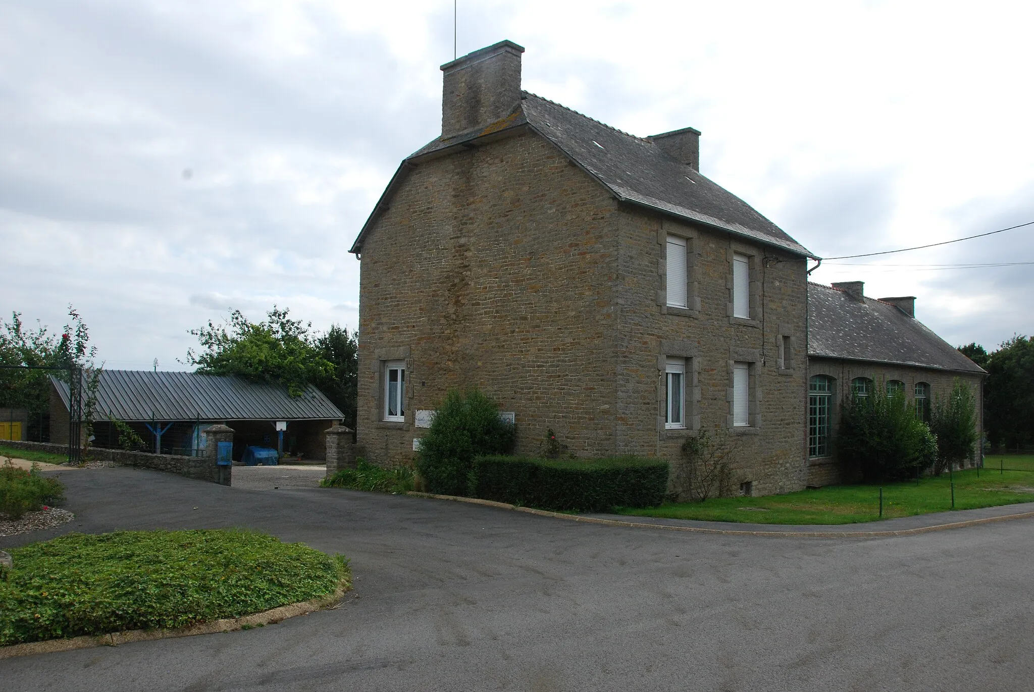 Photo showing: Ecole de La Grée-Saint-Laurent