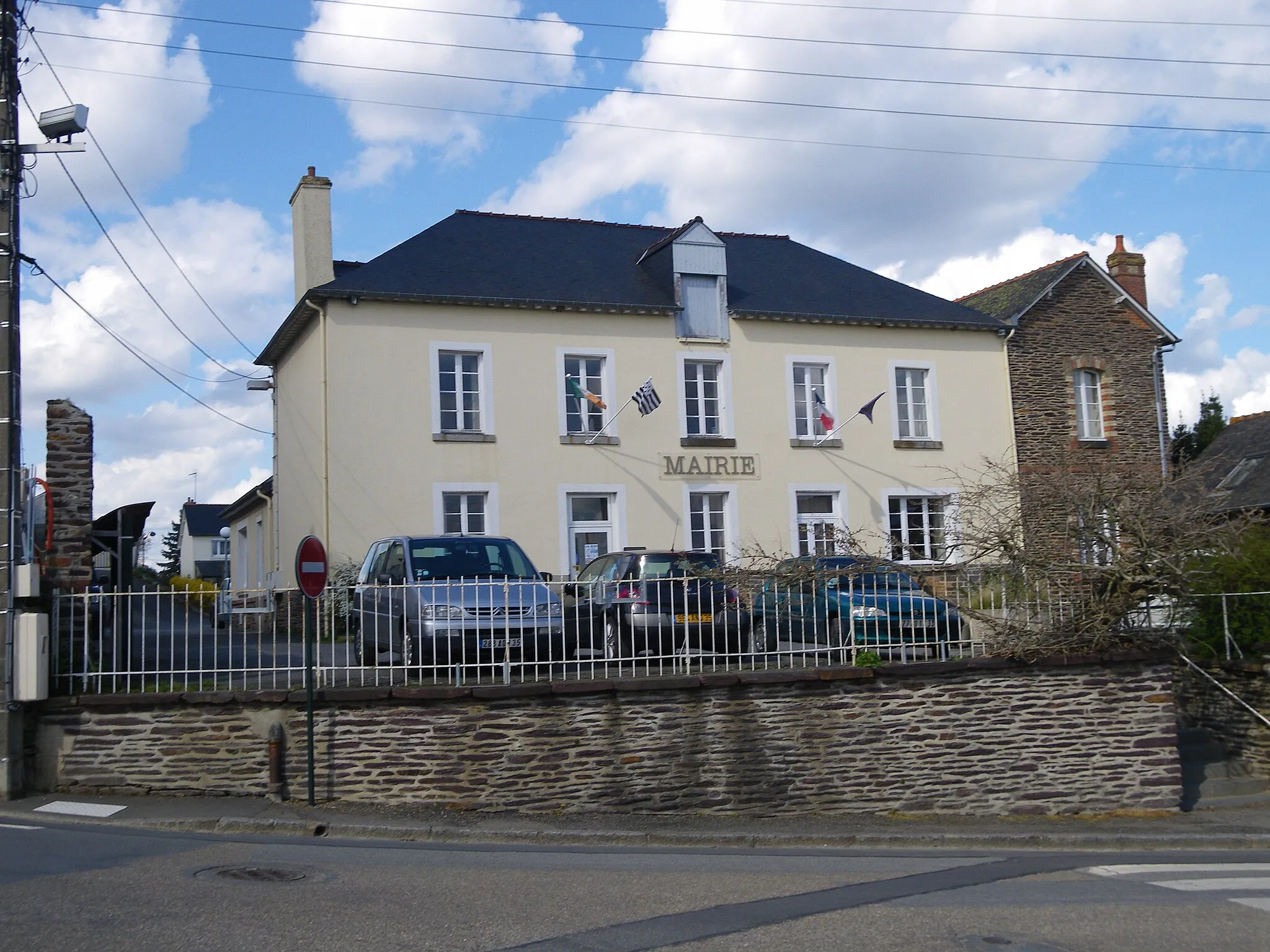 Photo showing: mairie de noyal sur seiche