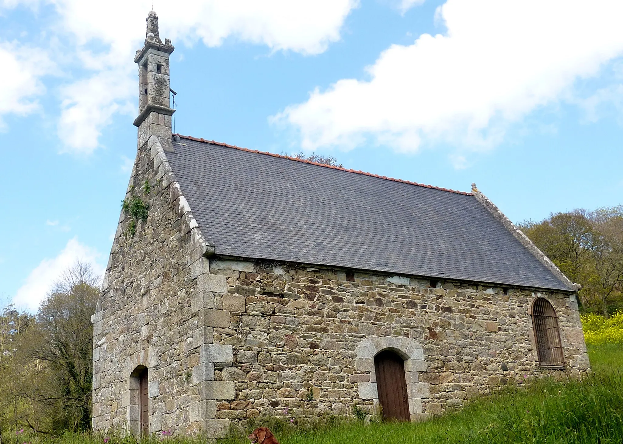 Photo showing: Lannion : la chapelle Saint-Thurien (elle date du XVI|Ie siècle et se situe à 5 km à l'ouest de la ville de Lannion dans la vallée de Goas-Lagorn (propriété du Conservatoire du littoral).