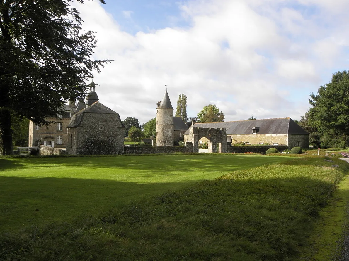 Photo showing: This building is inscrit au titre des monuments historiques de la France. It is indexed in the base Mérimée, a database of architectural heritage maintained by the French Ministry of Culture, under the reference PA00090785 .