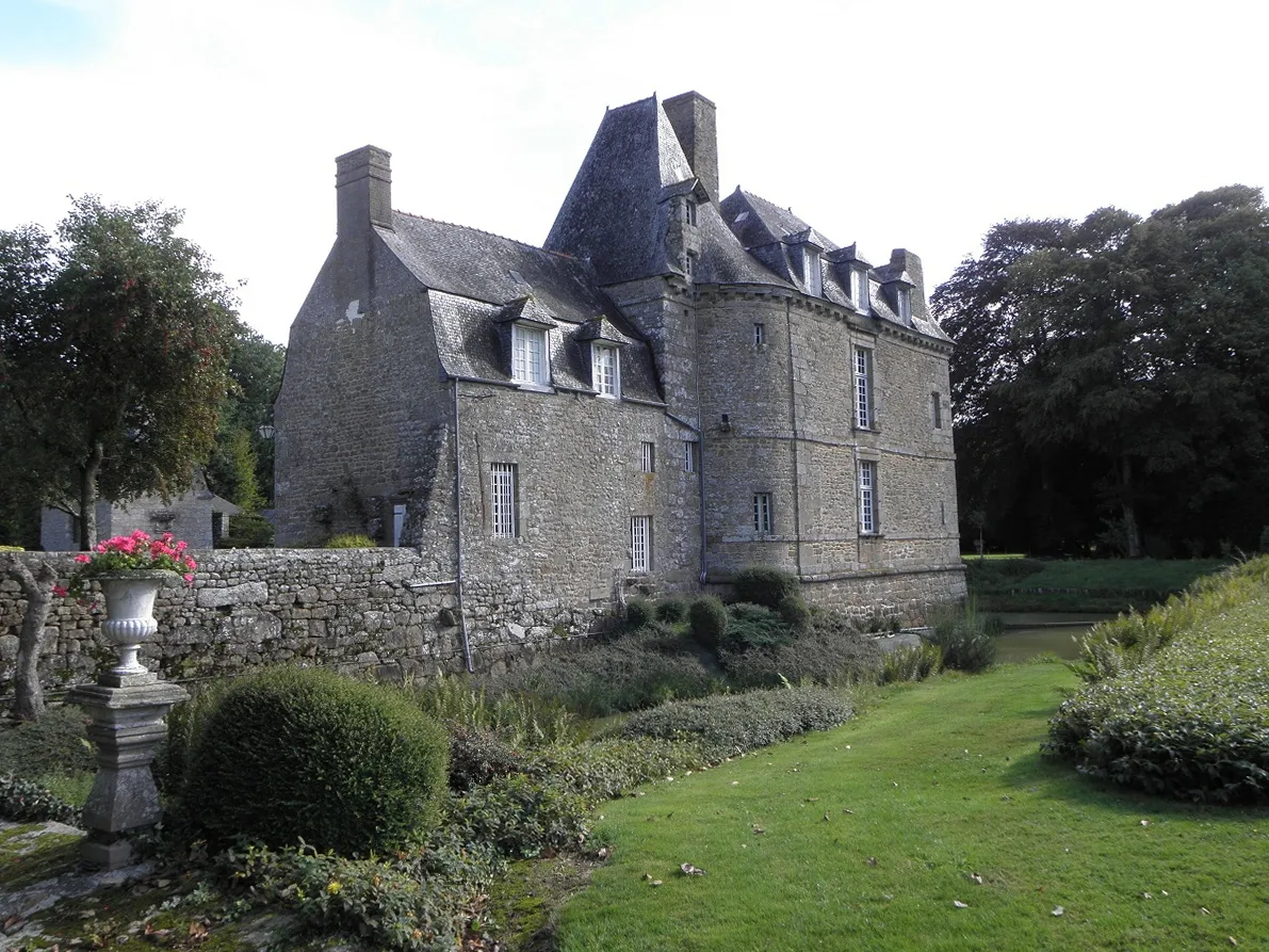 Photo showing: Vue méridionale du château de la Haye-Saint-Hilaire en Saint-Hilaire-des-Landes (35).