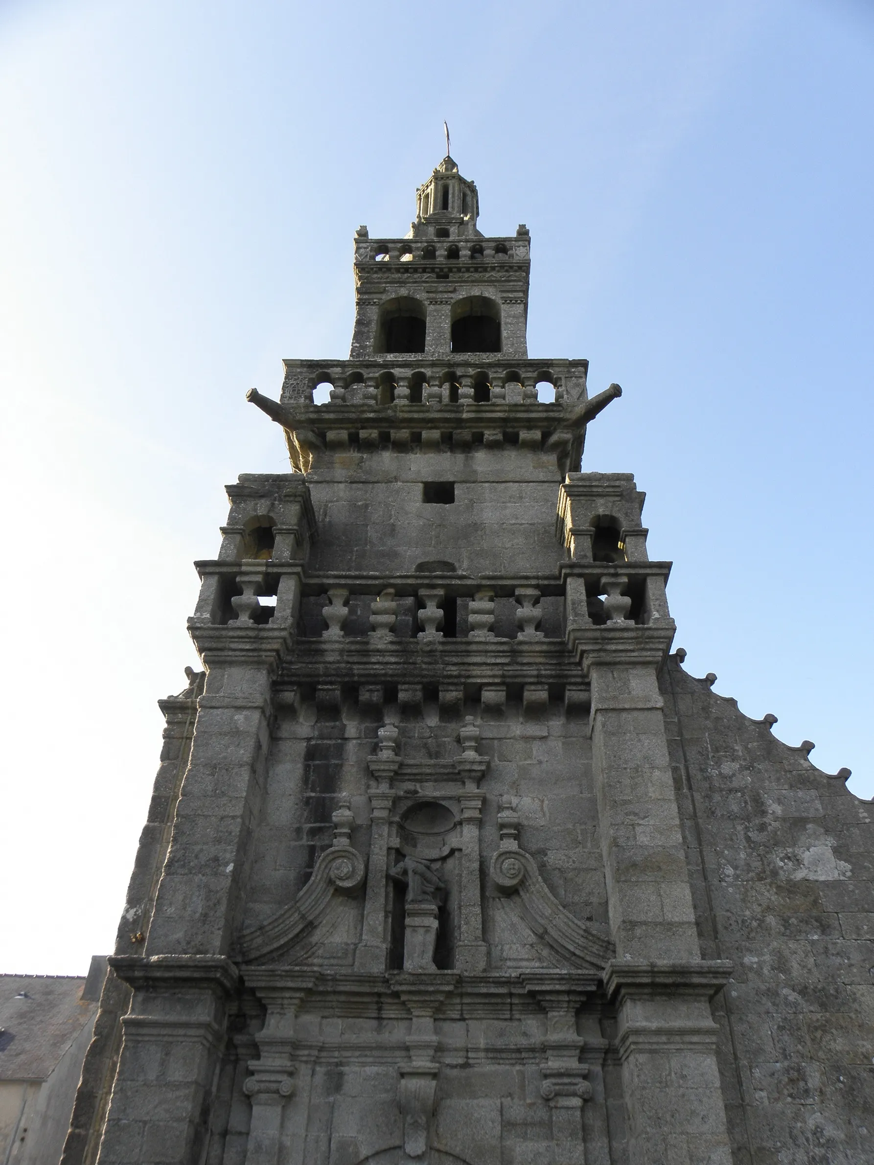 Photo showing: This building is indexed in the base Mérimée, a database of architectural heritage maintained by the French Ministry of Culture, under the reference PA00090196 .