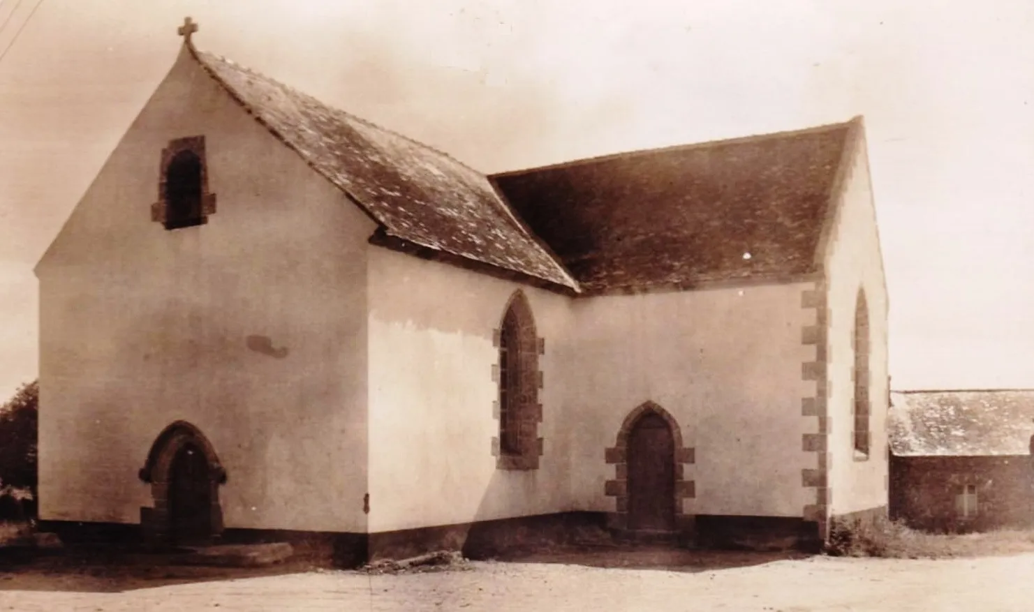 Photo showing: Camors ː la chapelle Saint-Goal vers 1920 (carte postale)