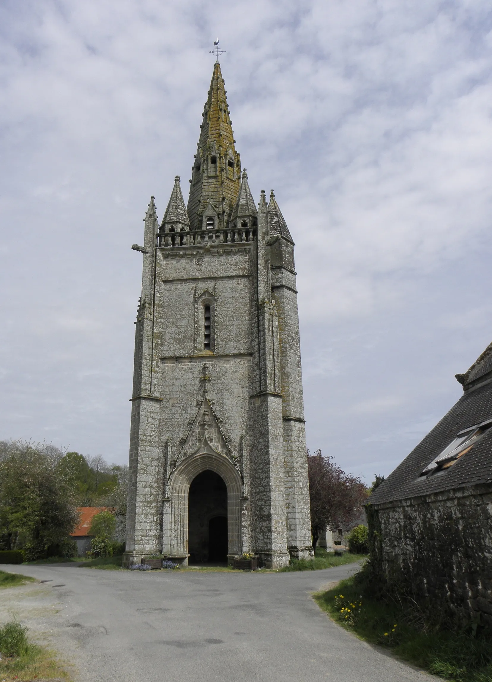 Photo showing: Chapelle Notre-Dame-de-Locmaria sise en Melrand (56). Tour-clocher occidentale.