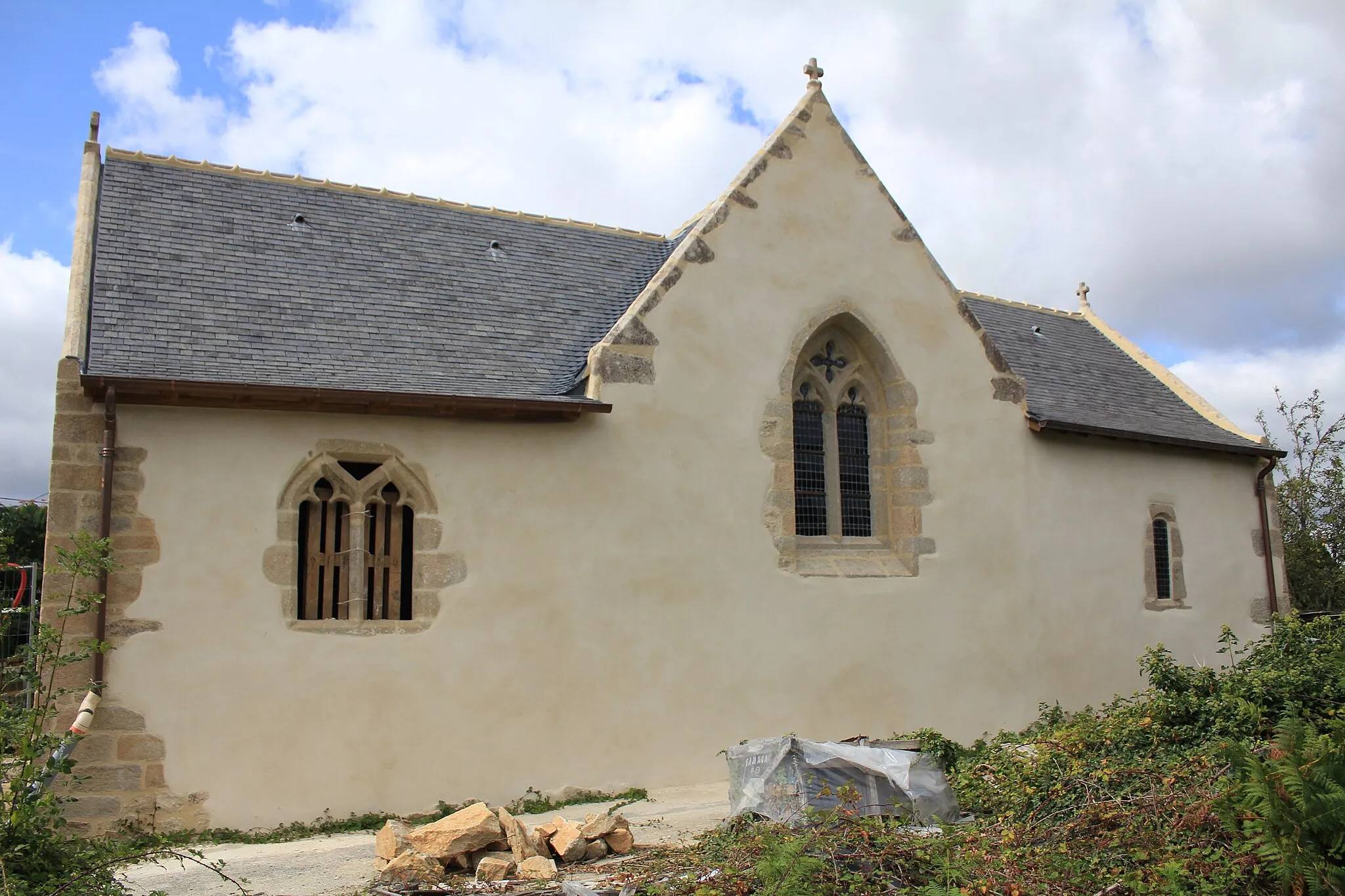 Photo showing: This building is indexed in the base Mérimée, a database of architectural heritage maintained by the French Ministry of Culture, under the reference PA00091465 .