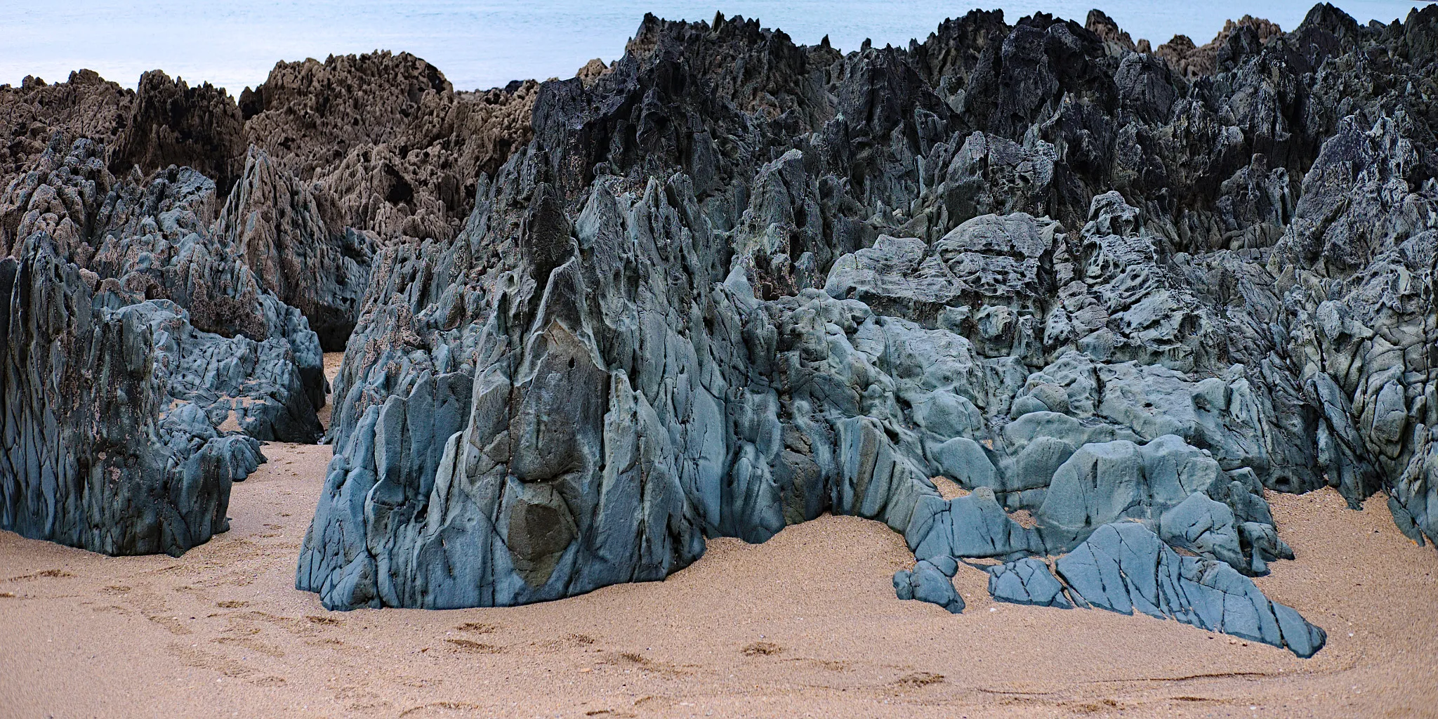 Photo showing: 500px provided description: Plage et rocher sur la pointe de Beg Douar [#Rocks ,#Beach ,#Blue ,#Bleu ,#Plage ,#Rochers ,#Deg Douar ,#Plestin ,#Plestin-Les-Greves]