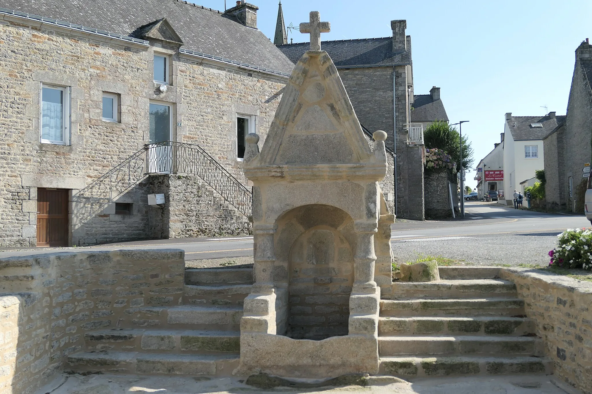 Photo showing: This building is indexed in the base Mérimée, a database of architectural heritage maintained by the French Ministry of Culture, under the reference PA00091175 .