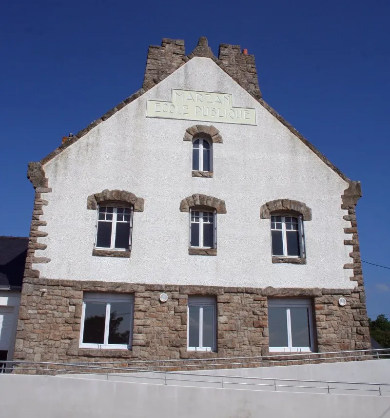 Photo showing: Le Pigeon Vert's public primary school