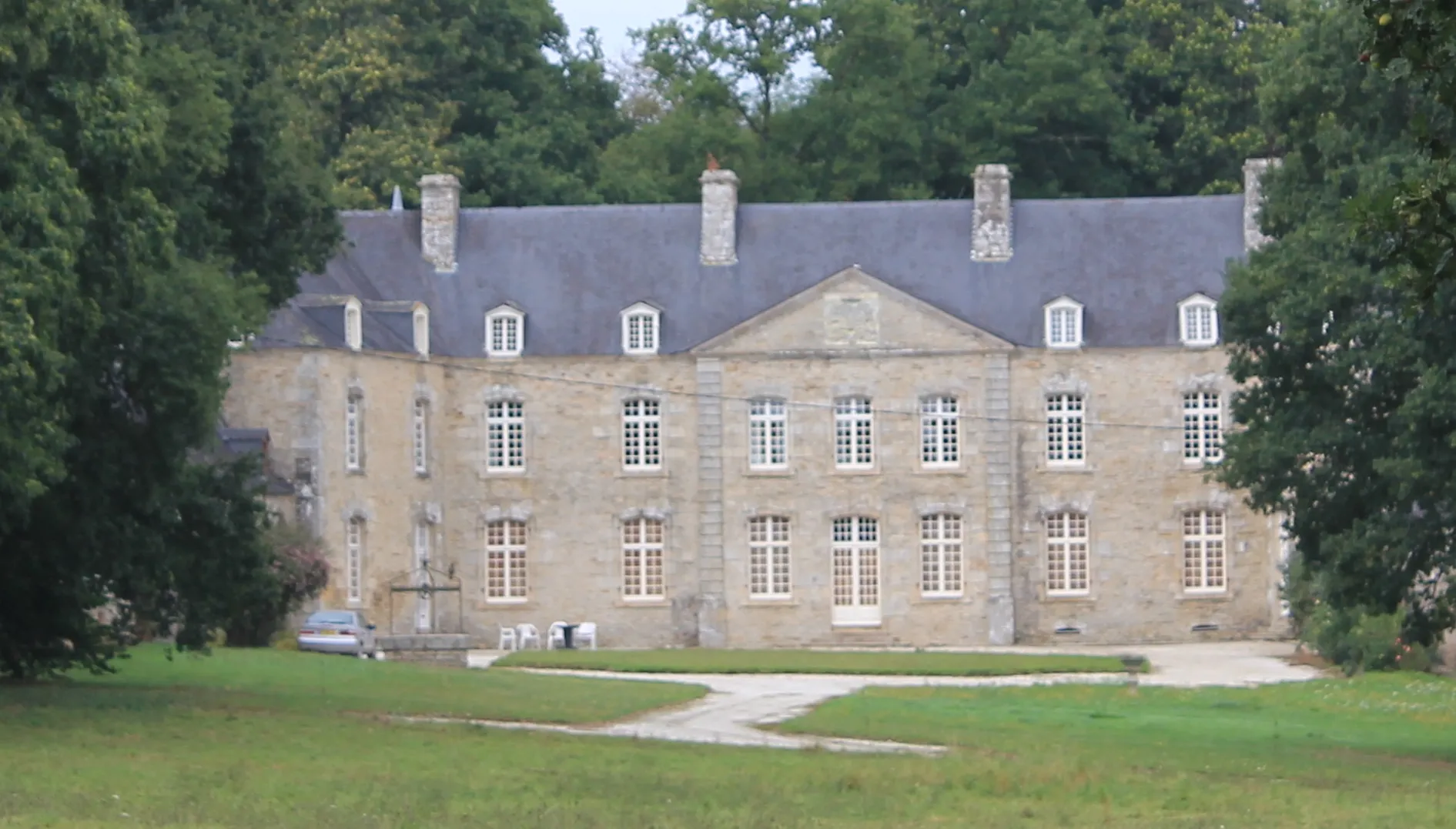 Photo showing: This building is indexed in the base Mérimée, a database of architectural heritage maintained by the French Ministry of Culture, under the reference PA56000015 .