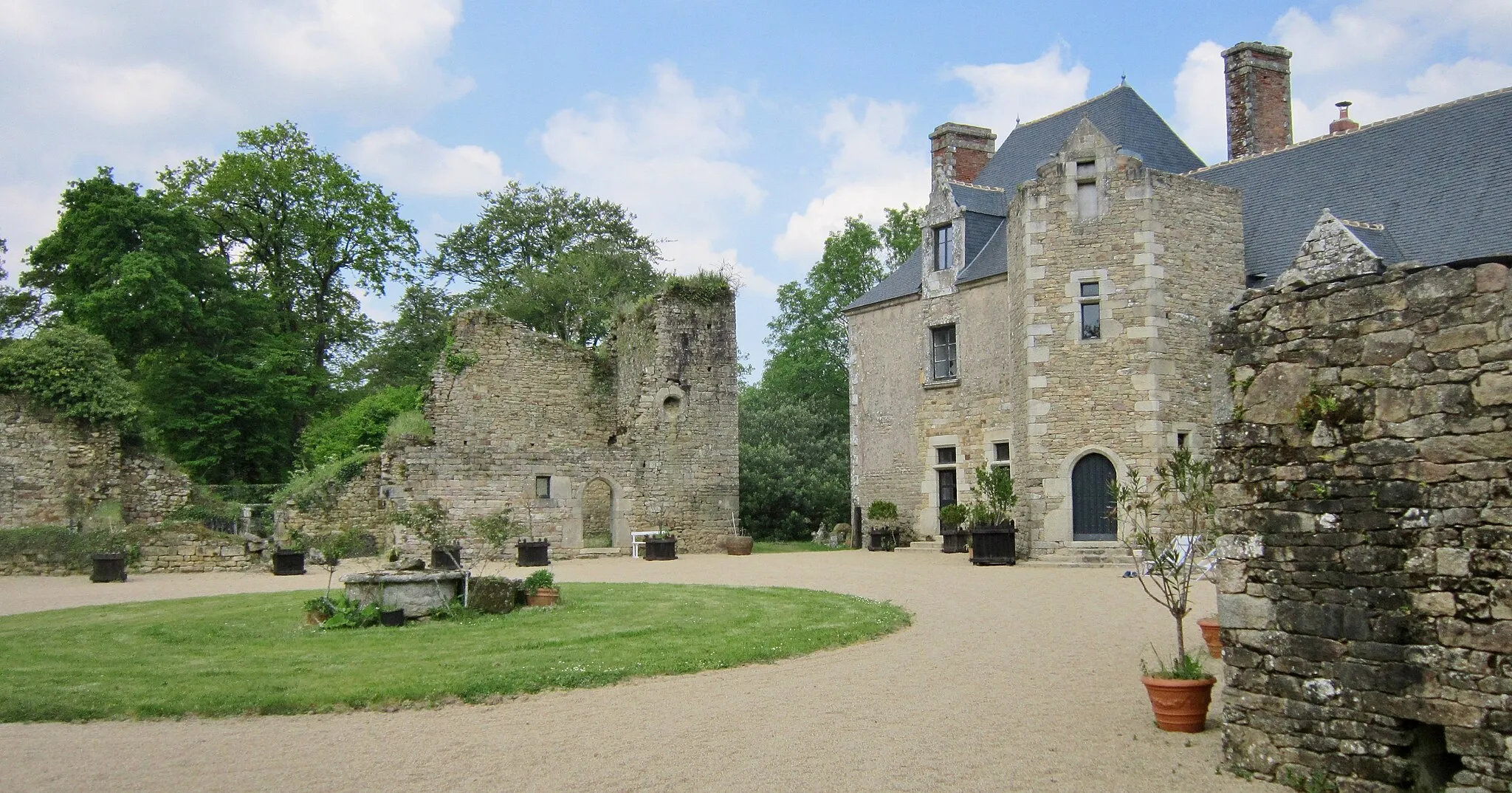 Photo showing: Landaul ː le château de Kerambarch ː cour intérieure.