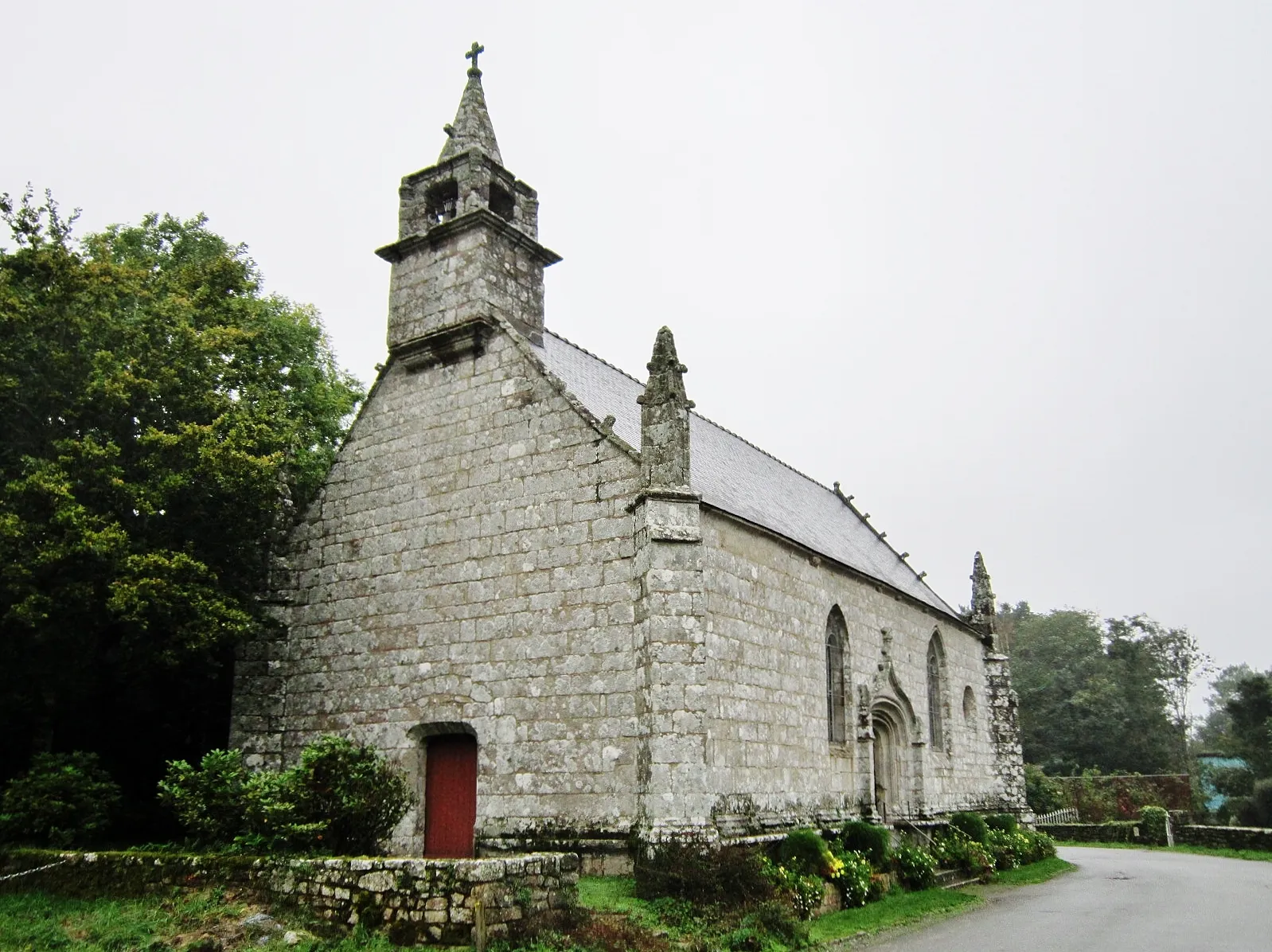 Photo showing: Ploemel : chapelle Saint-Laurent, vue extérieure d'ensemble.