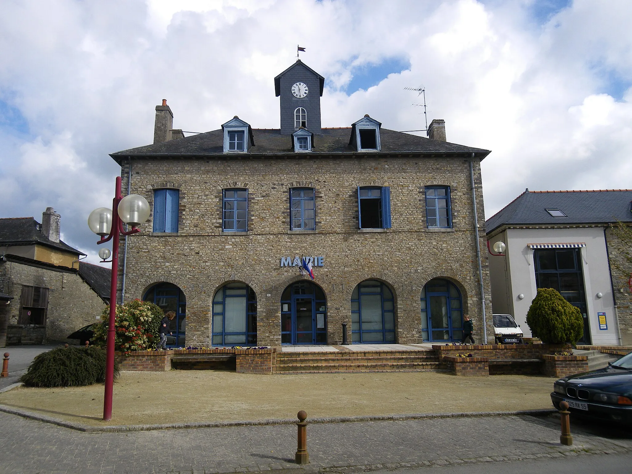 Photo showing: la mairie de st germain sur ille
