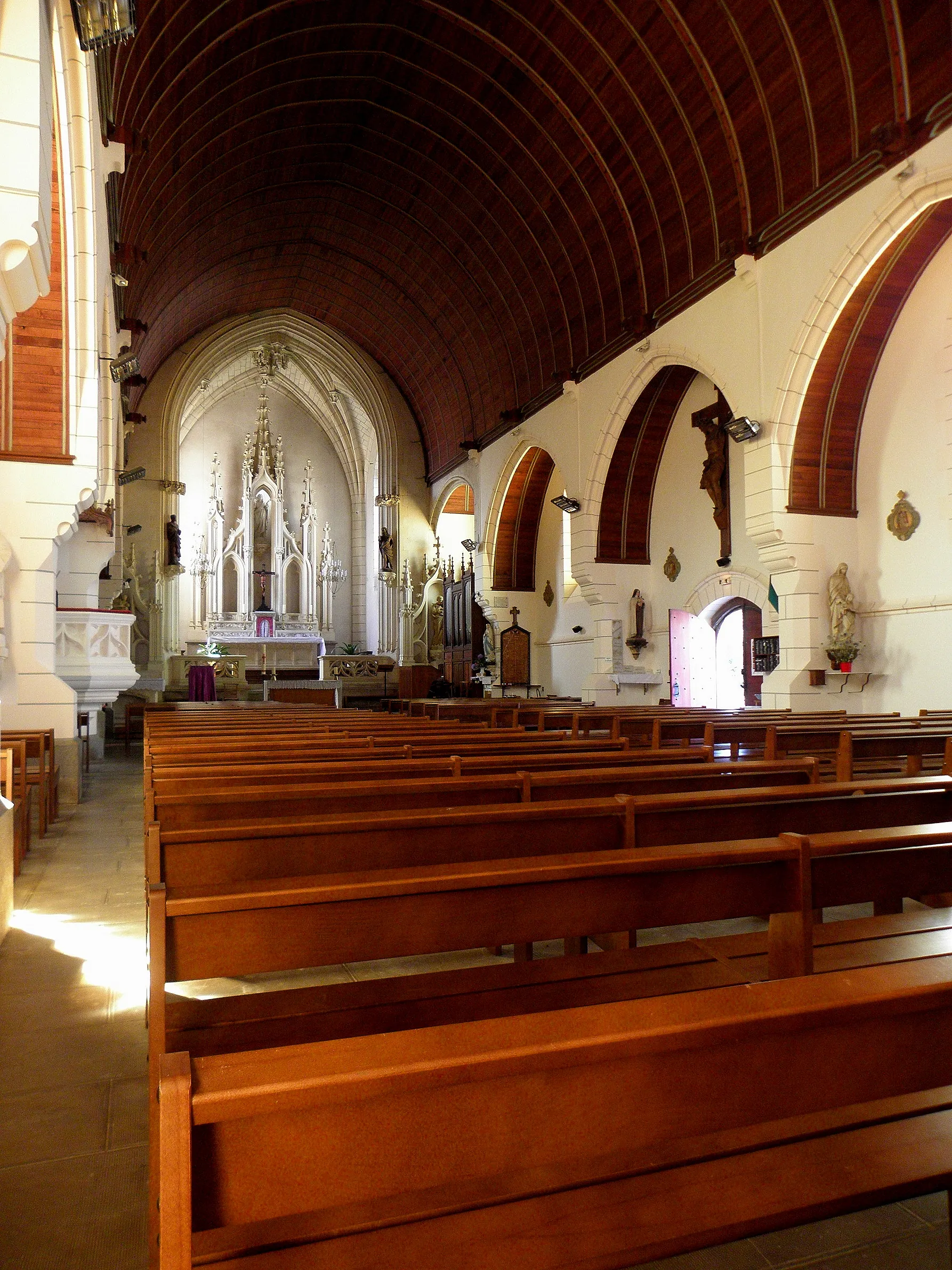 Photo showing: Église Saint-Pierre-ès-Liens de Montreuil-sur-Ille (35). Intérieur. Élévation droite de la nef.