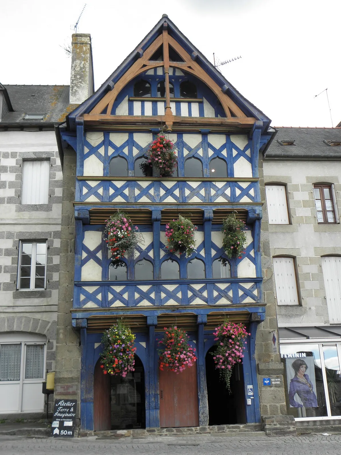 Photo showing: This building is indexed in the base Mérimée, a database of architectural heritage maintained by the French Ministry of Culture, under the reference PA00089540 .