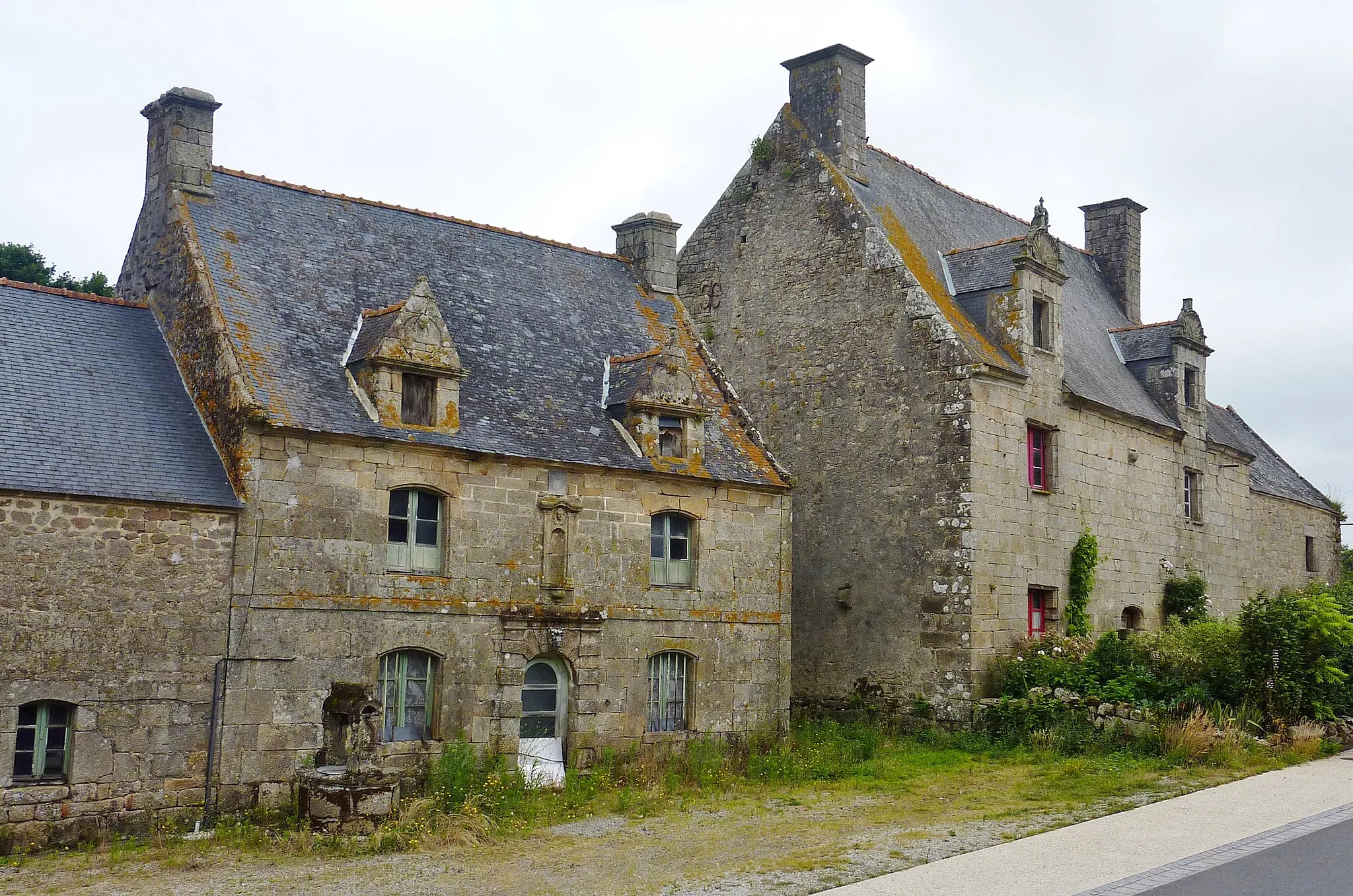 Photo showing: Bieuzy : vieille ferme construite en 1826 située dans le bourg.