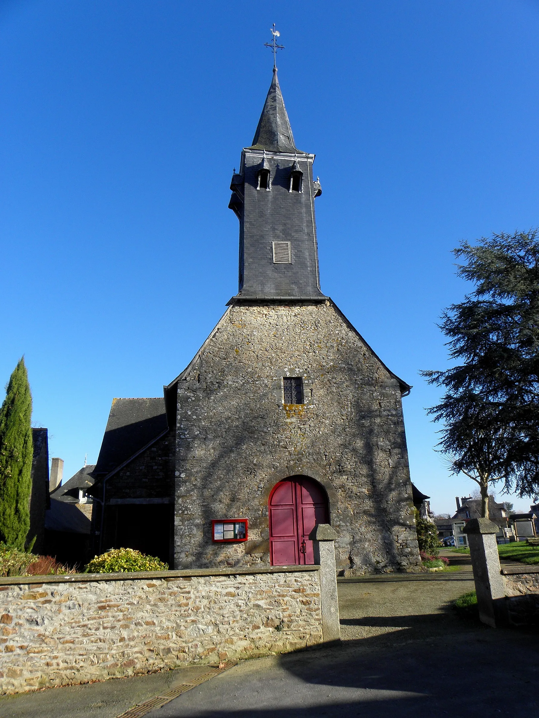 Photo showing: Église Saint-Médard de Saint-Médard-sur-Ille (35). Façade occidentale.