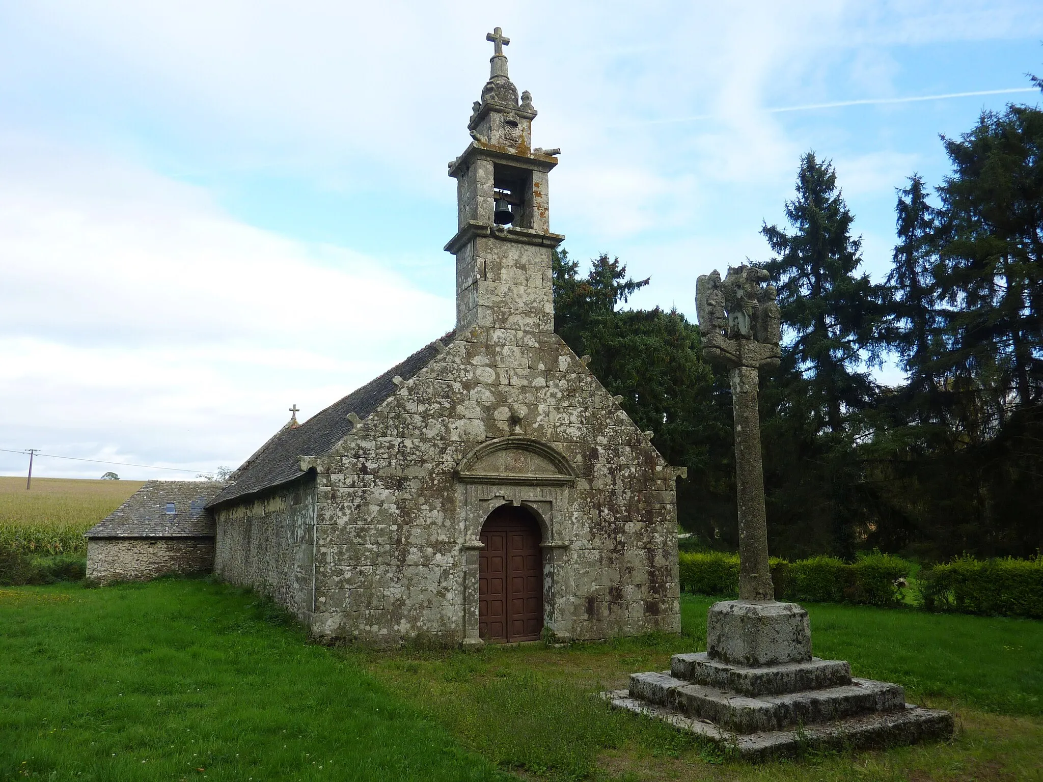 Photo showing: Plouyé: la chapelle Saint-Salomon et son calvaire
