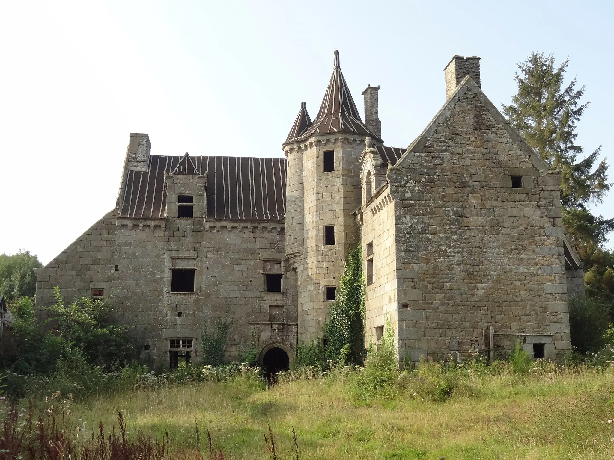 Photo showing: This building is classé au titre des monuments historiques de la France. It is indexed in the base Mérimée, a database of architectural heritage maintained by the French Ministry of Culture, under the reference PA00089369 .