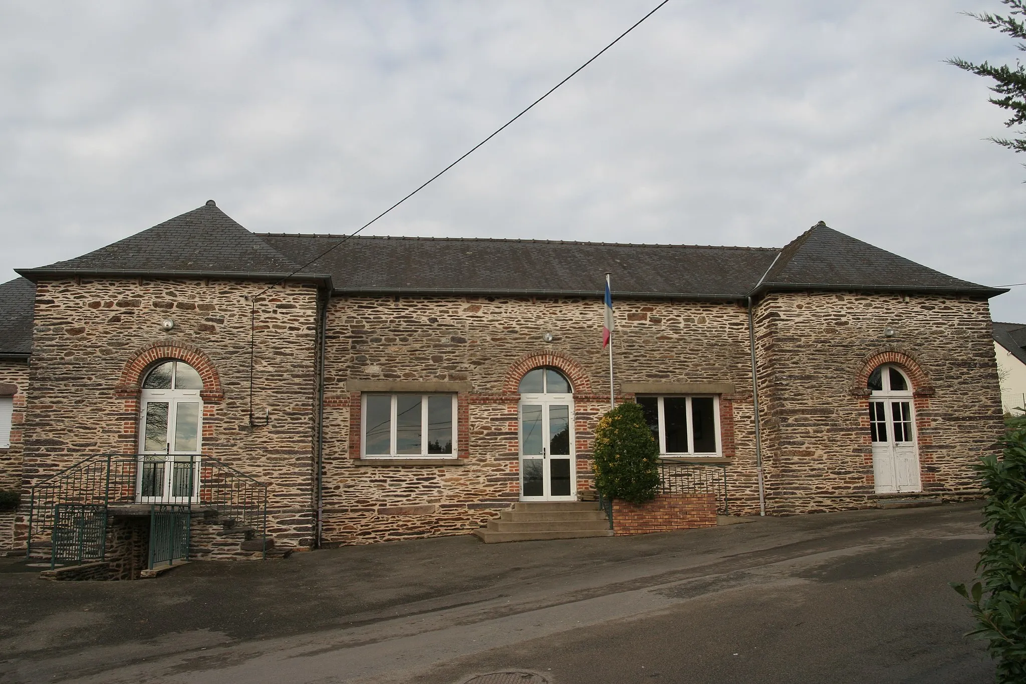 Photo showing: Mairie de Loutehel.