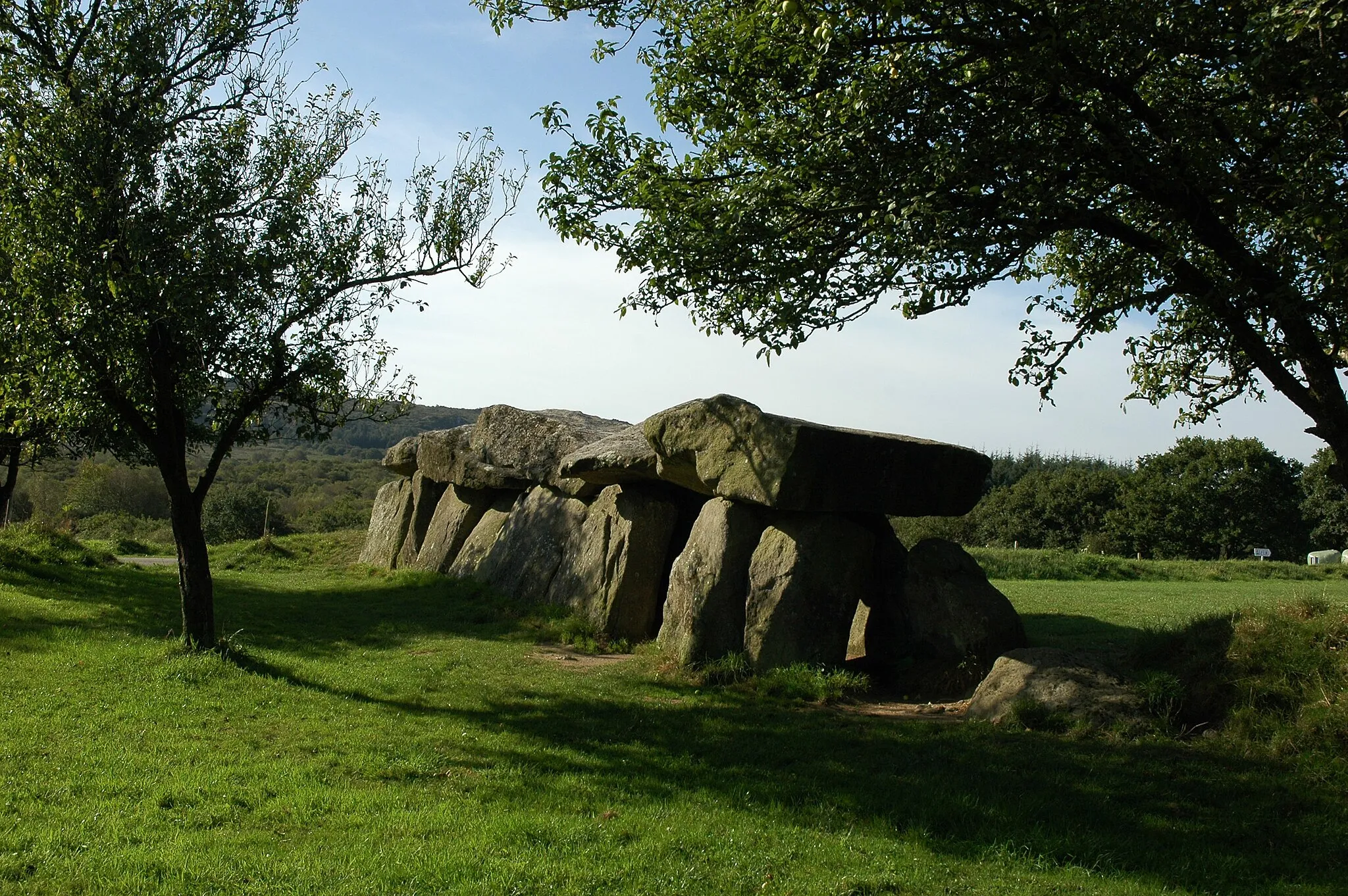 Photo showing: Allée Couverte du Mougau-Bihan à Commana, Finistère, France