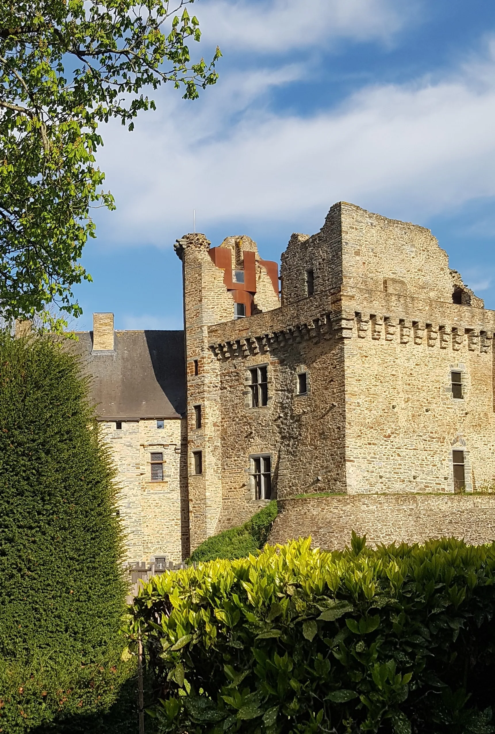 Photo showing: Donjon médiéval du château de Châteaubriant, Loire-Atlantique, France