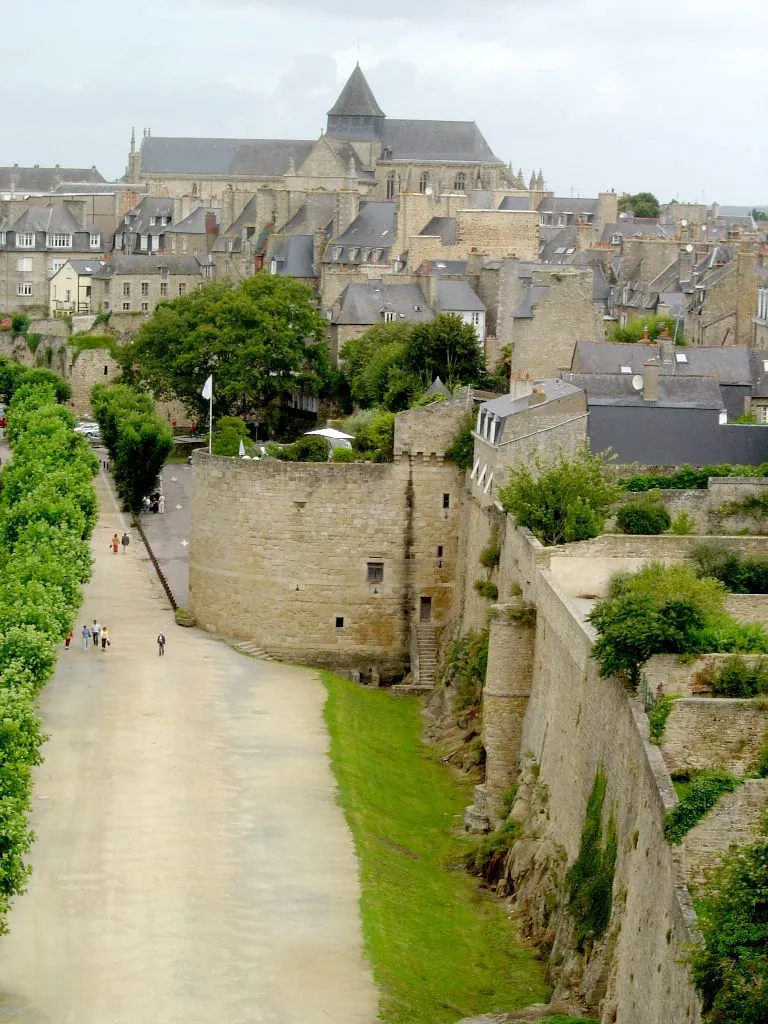 Photo showing: Dinan and his defensive walls, seen from the dungeon