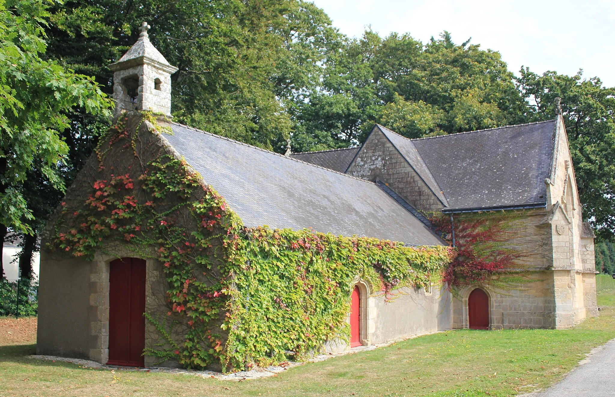 Photo showing: This building is indexed in the base Mérimée, a database of architectural heritage maintained by the French Ministry of Culture, under the reference PA00091144 .