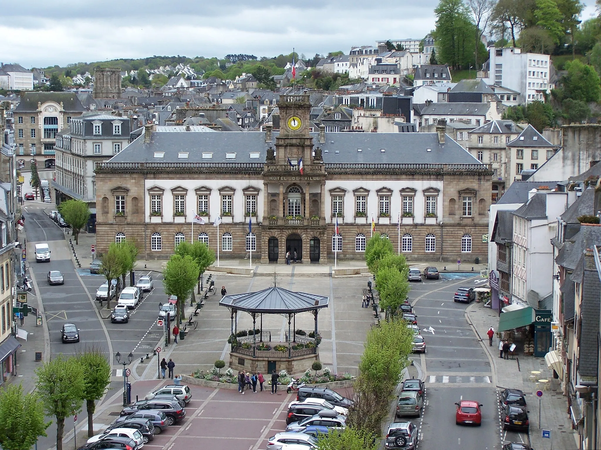 Photo showing: View of the city hall of Morlaix, Brittany.