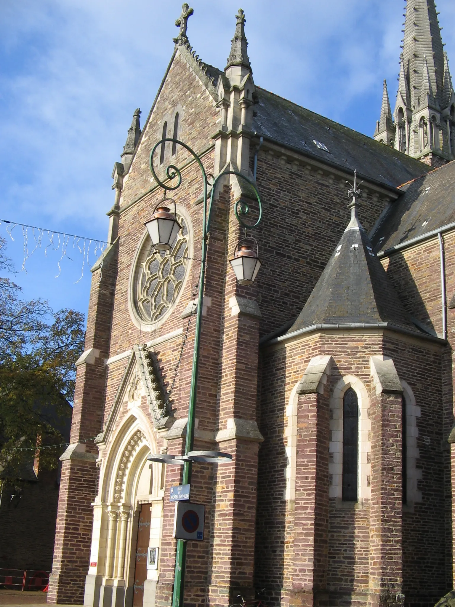 Photo showing: Église Saint-Martin de Cesson-Sévigné, 2005