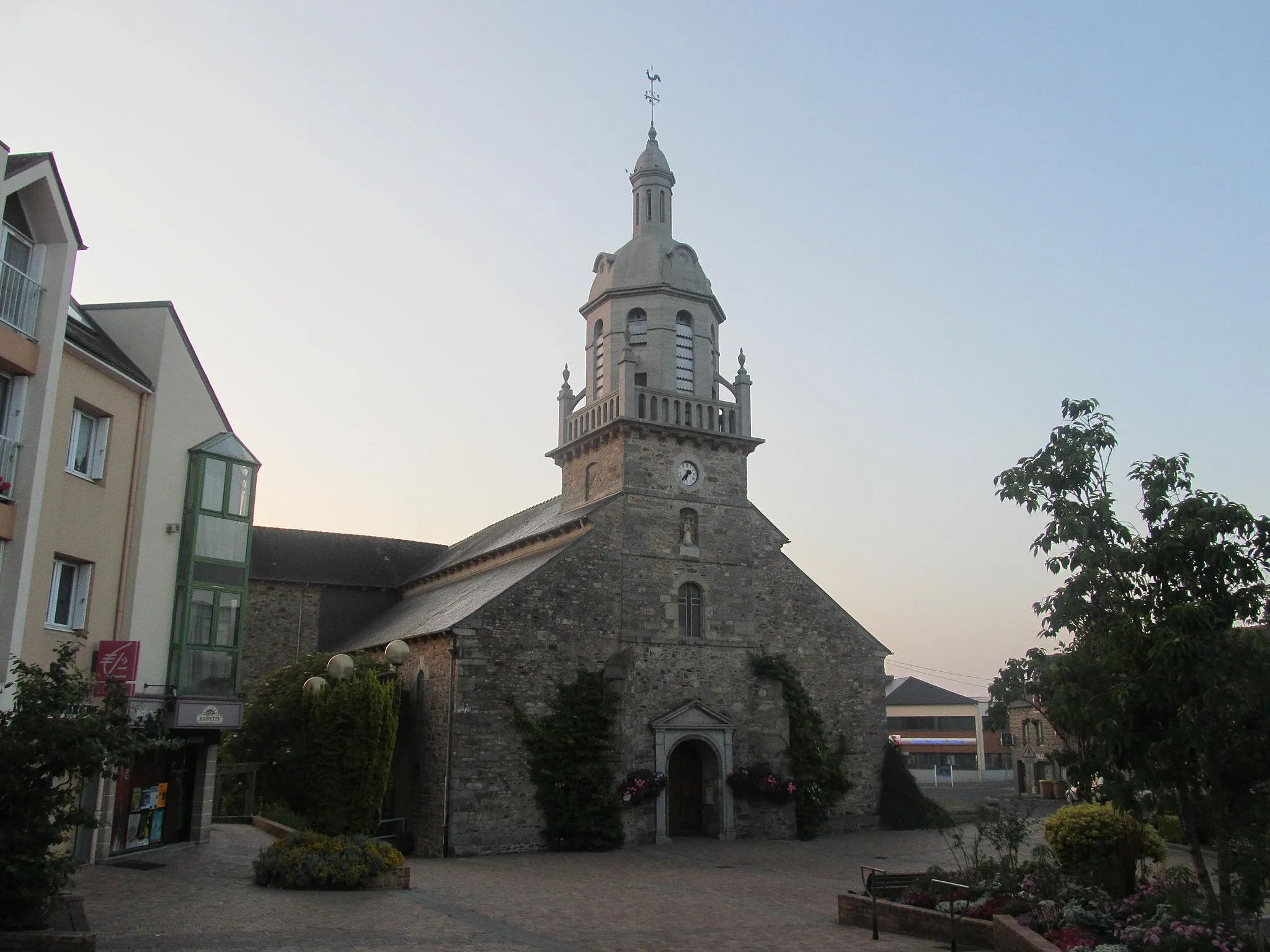 Photo showing: Church of Langueux