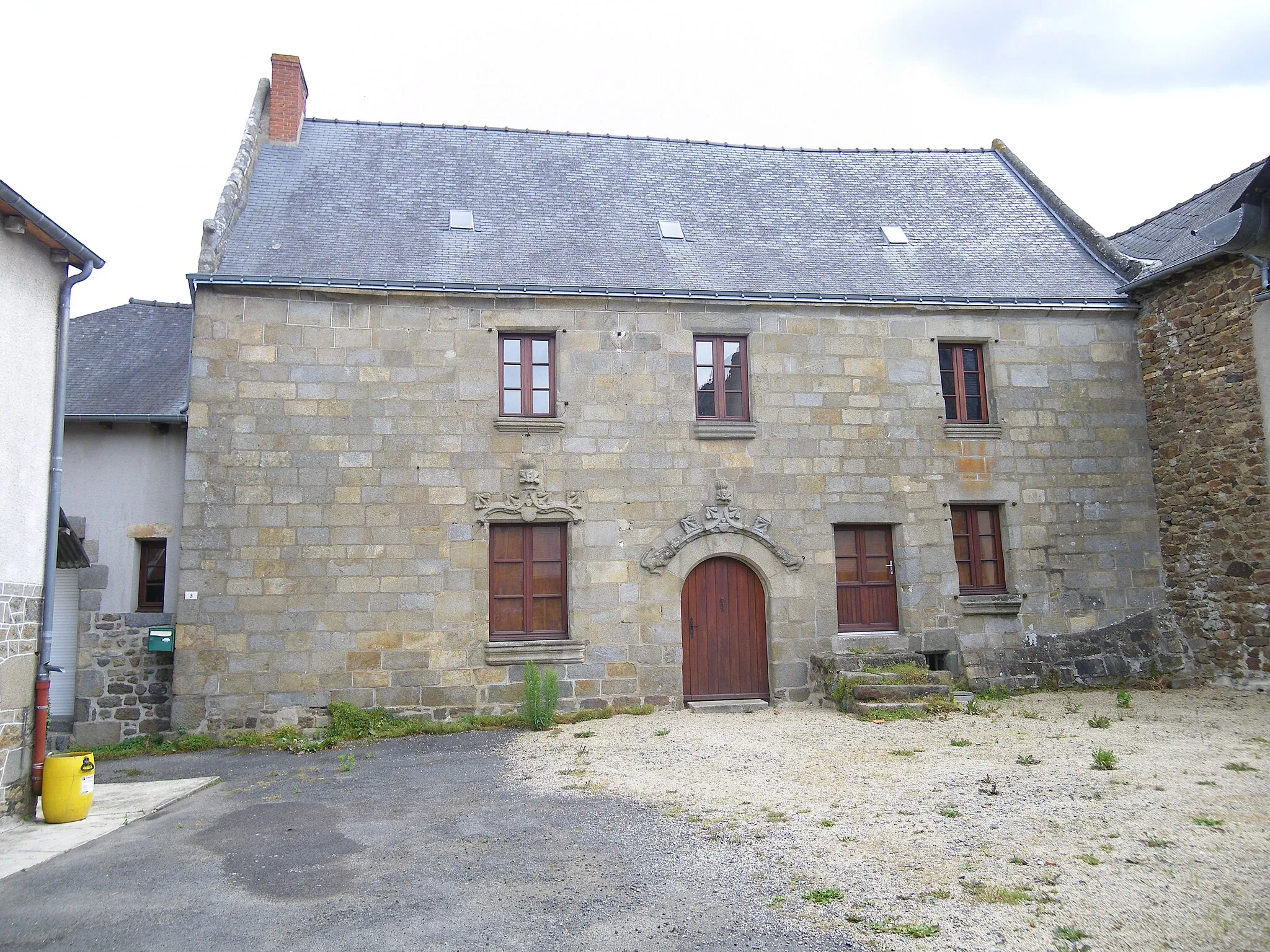 Photo showing: maison ancienne a tinteniac