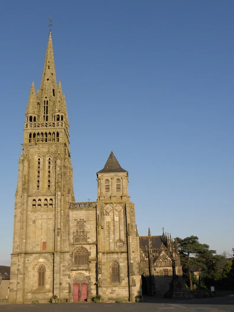 Photo showing: Façade occidentale de la basilique Notre-Dame du Folgoët (29).