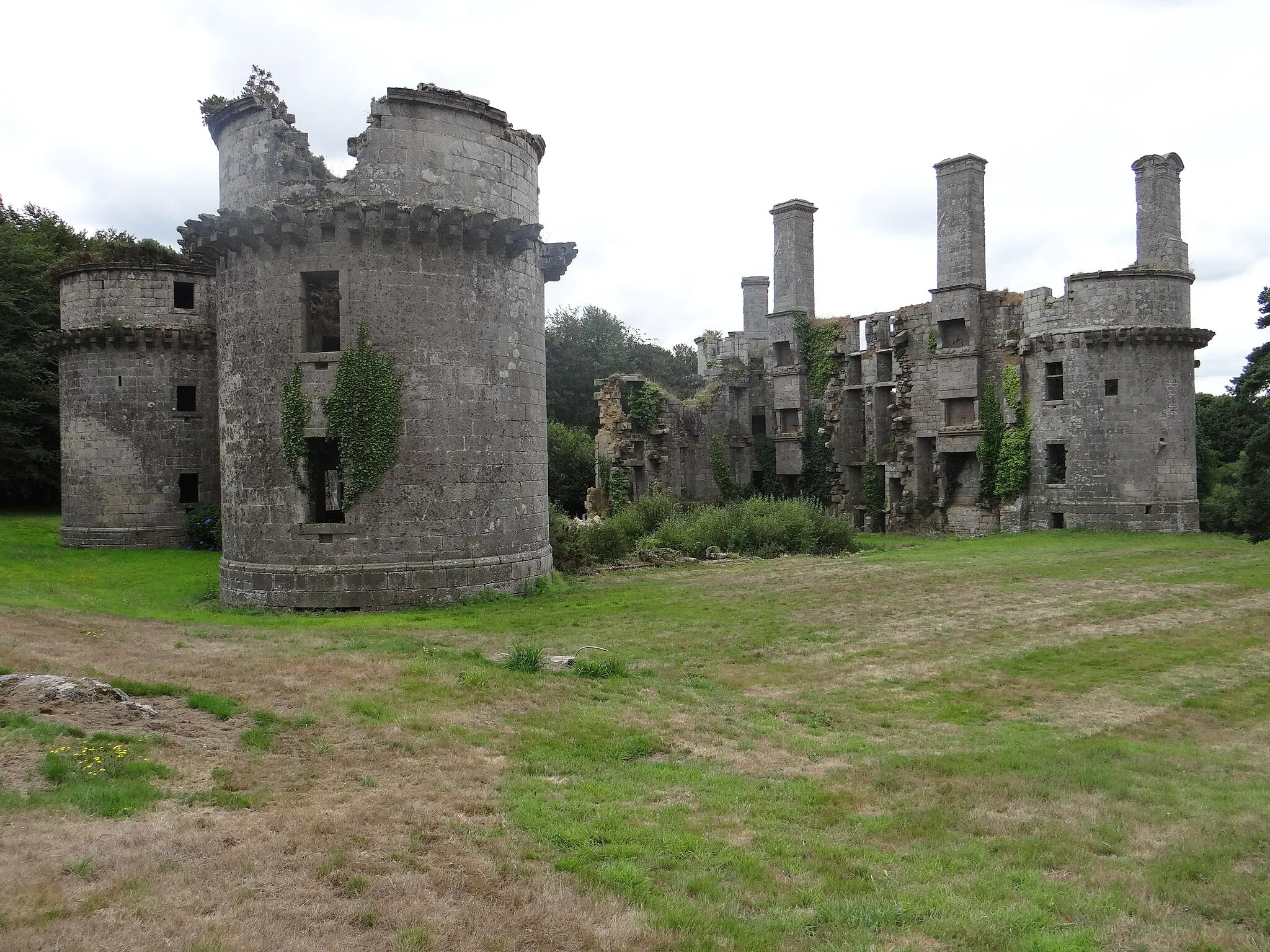 Photo showing: This building is inscrit au titre des monuments historiques de la France. It is indexed in the base Mérimée, a database of architectural heritage maintained by the French Ministry of Culture, under the reference PA00089873 .