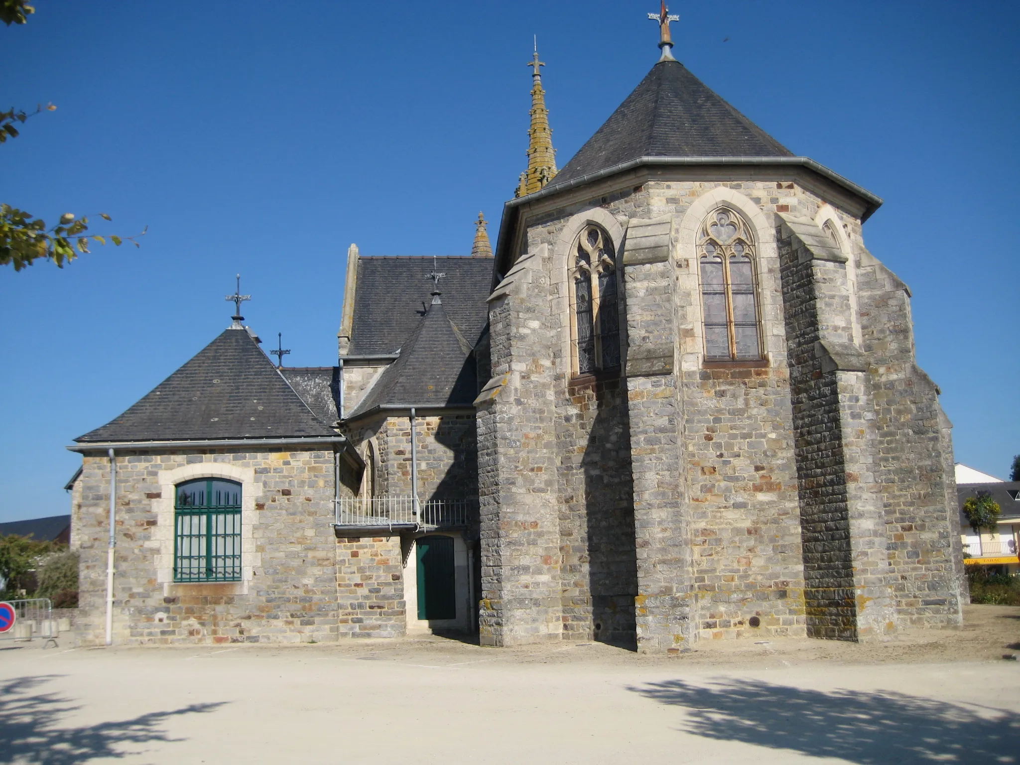 Photo showing: back of the church of Thorigné-Fouillard, Ille et Vilaine, France